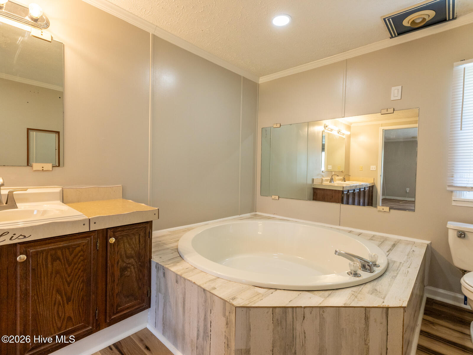 299 Riggs Road,Hubert