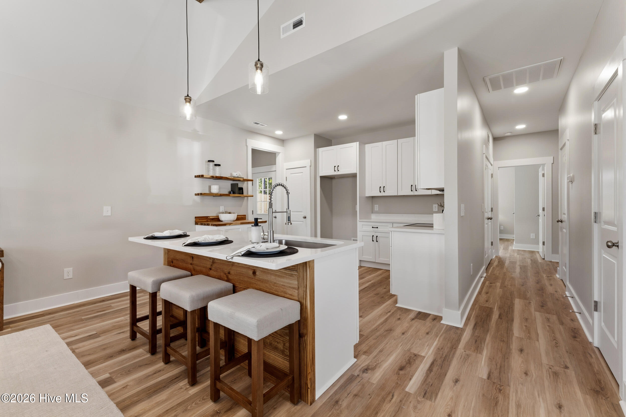 100557700 | Photo 20