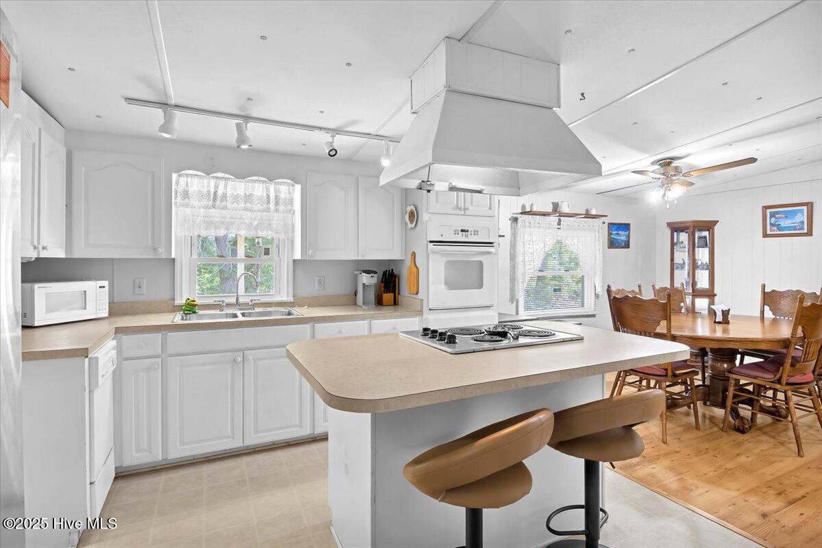 100518805 | Photo 15