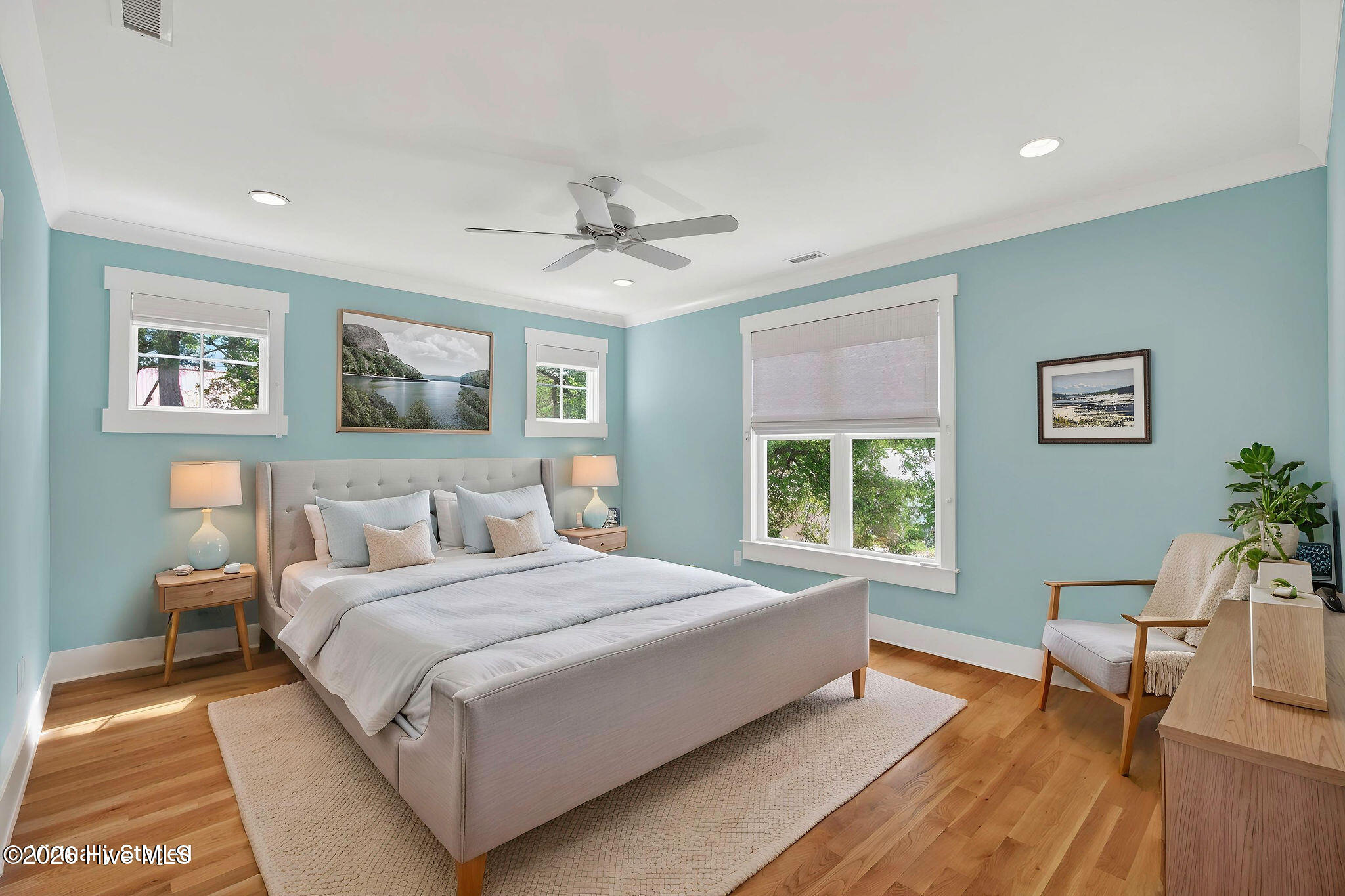 100548622 | Photo 25