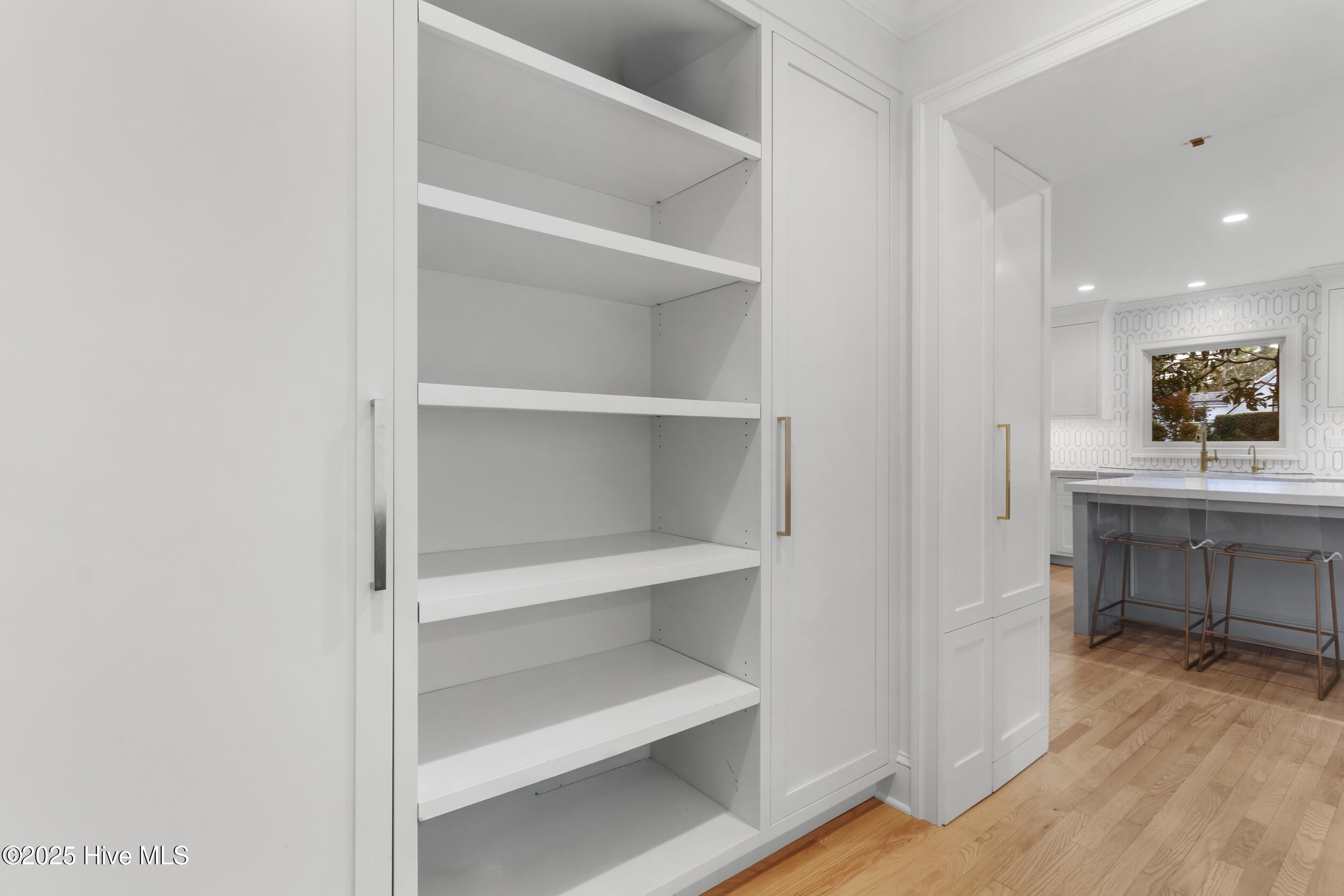 100534920 | Photo 25