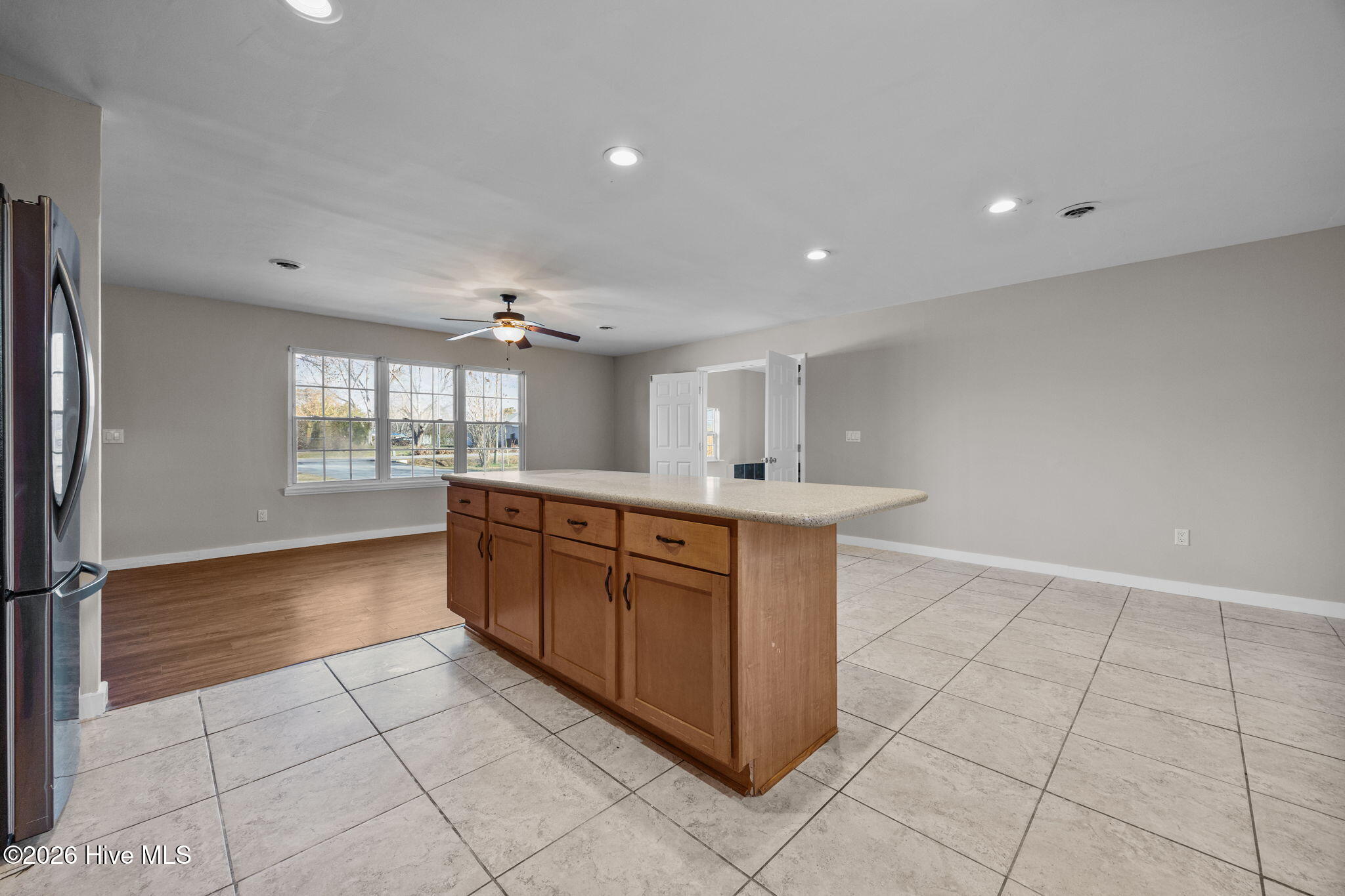 100550445 | Photo 12