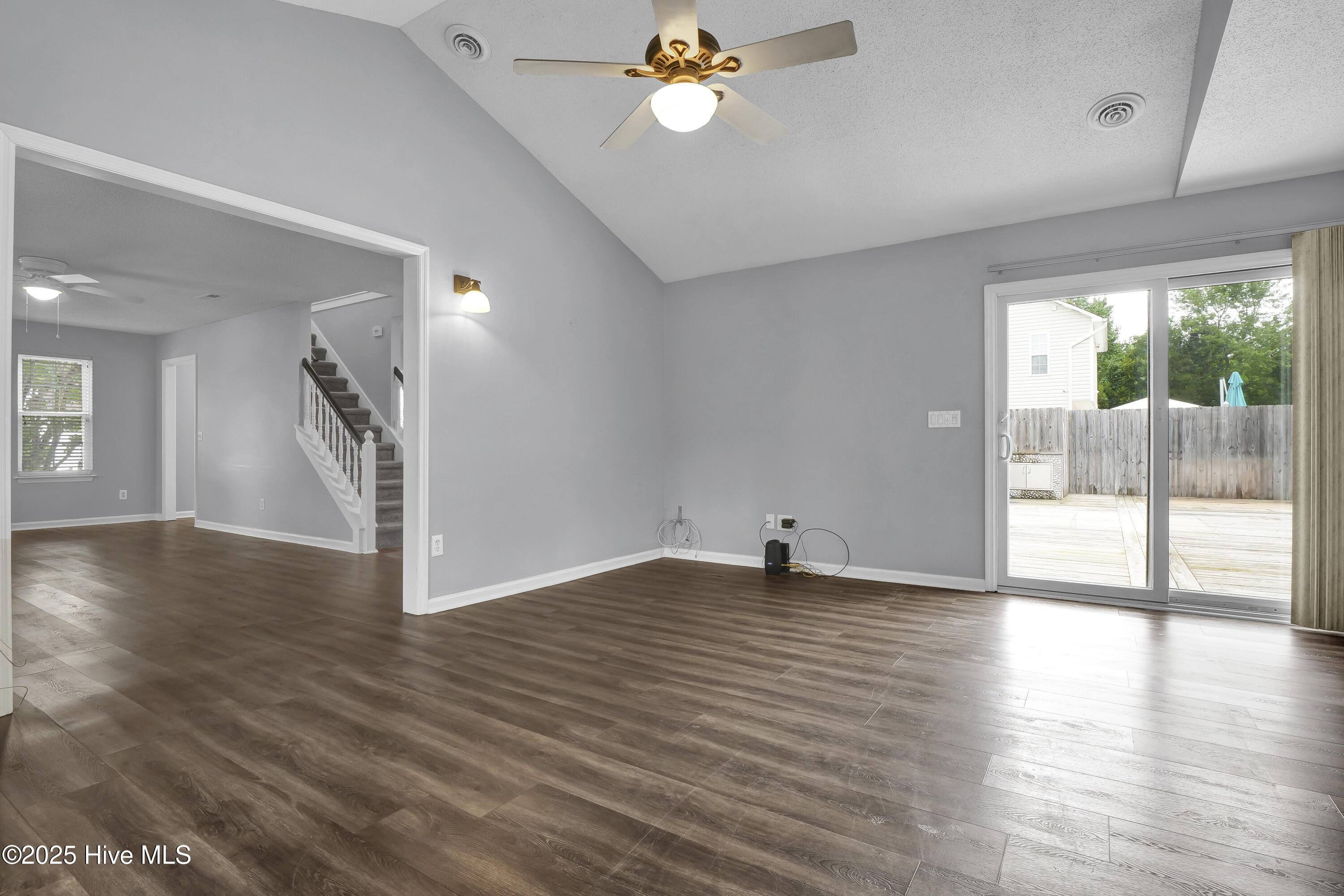 100544266 | Photo 21