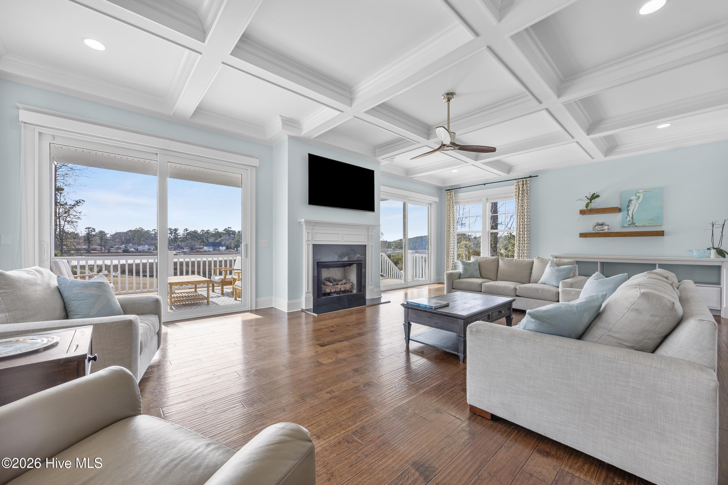 100549374 | Photo 19