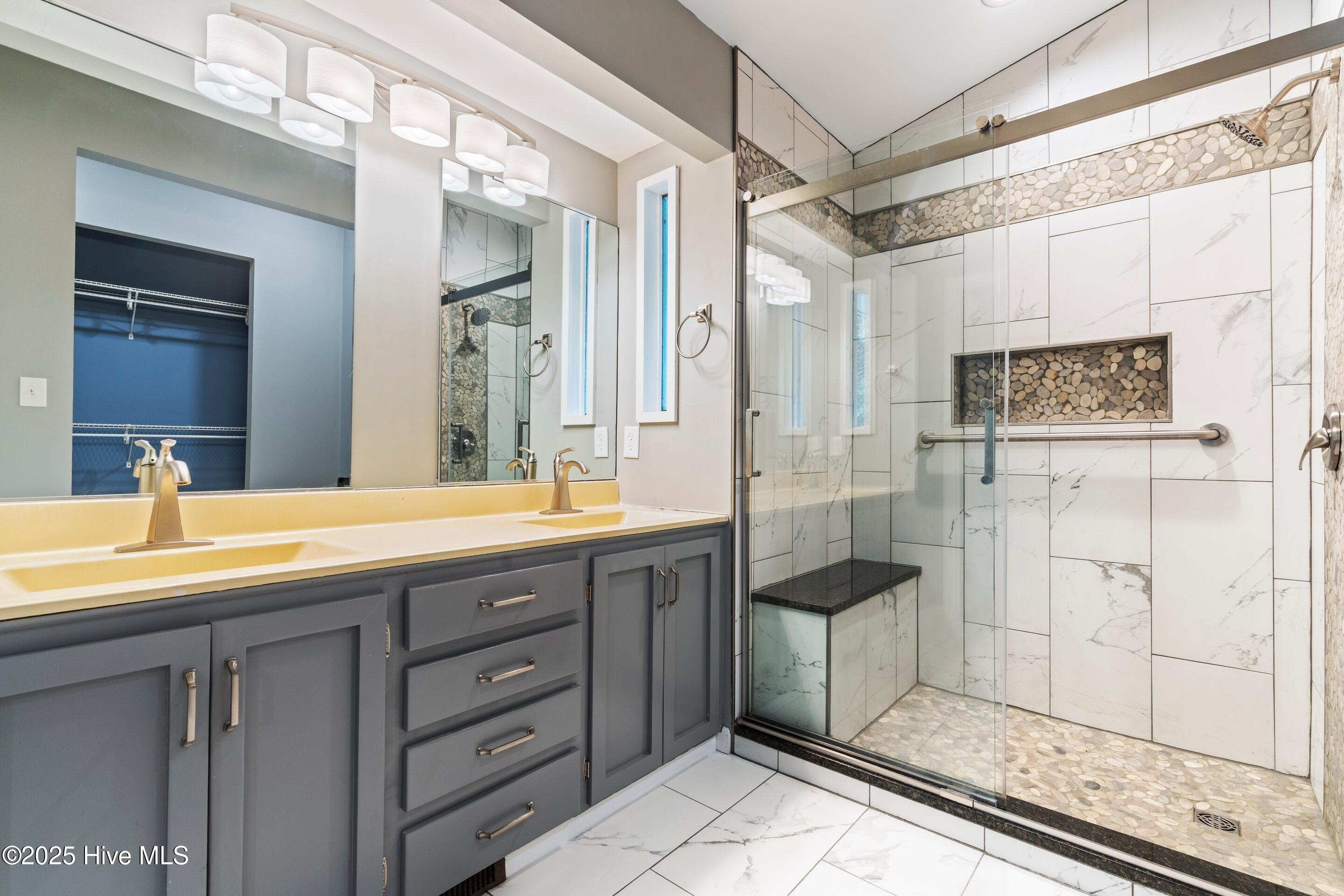 100527267 | Photo 34