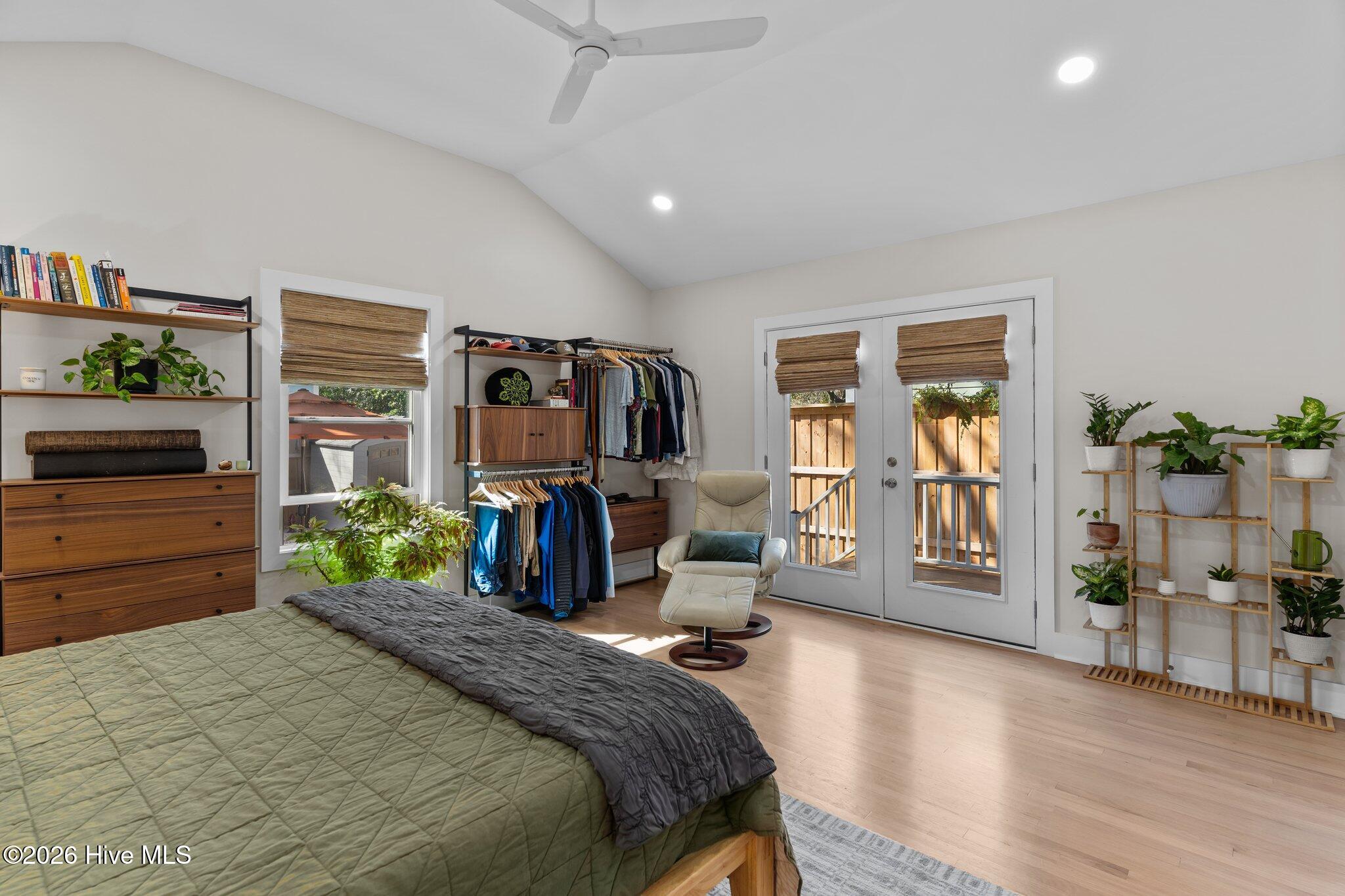 100557813 | Photo 32