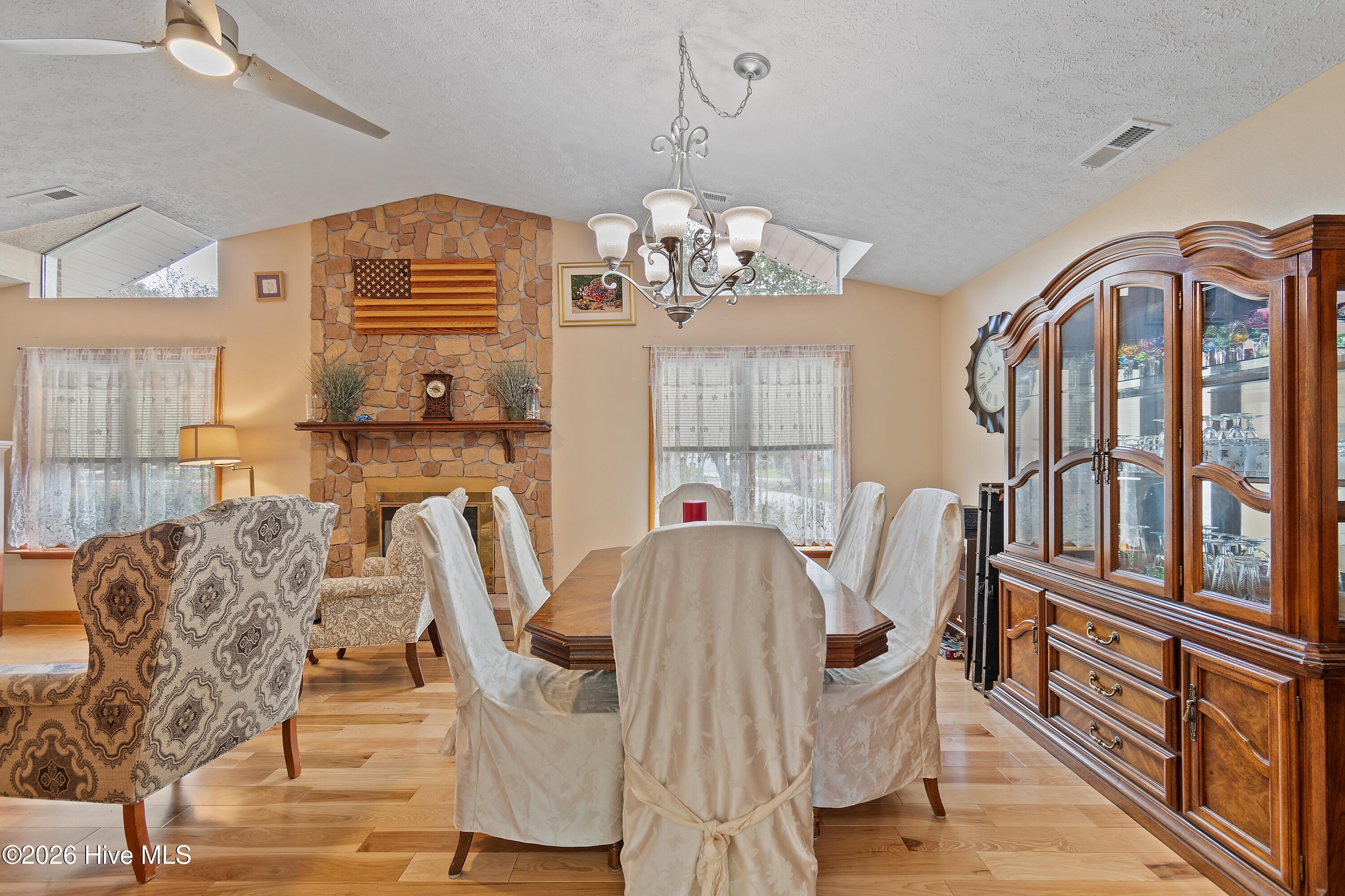 100564925 | Photo 14