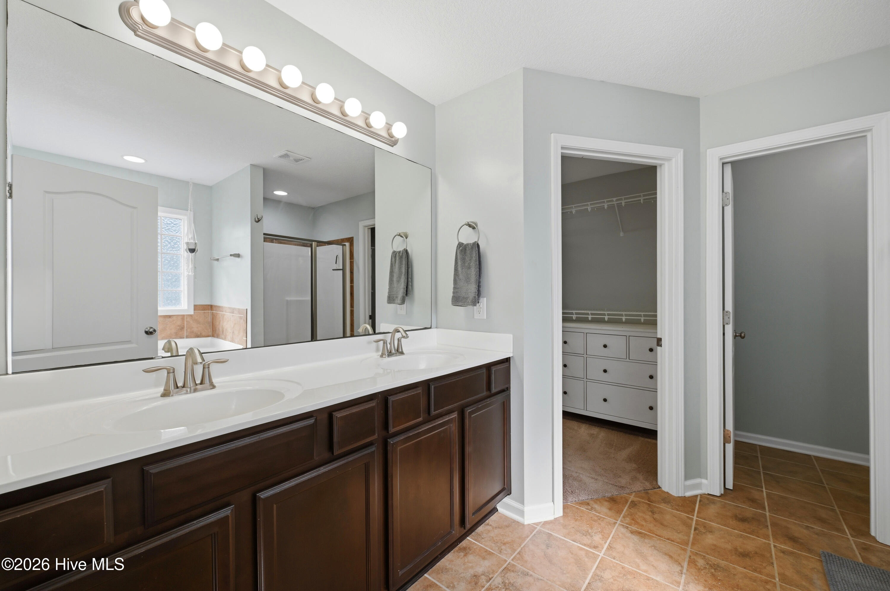 100565426 | Photo 28