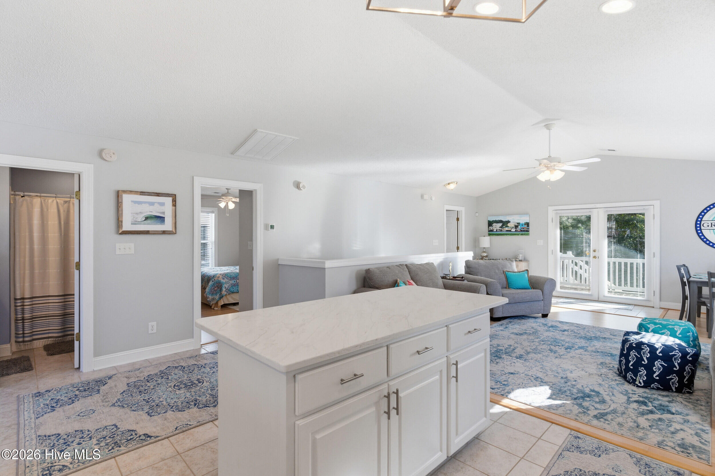 100549898 | Photo 12