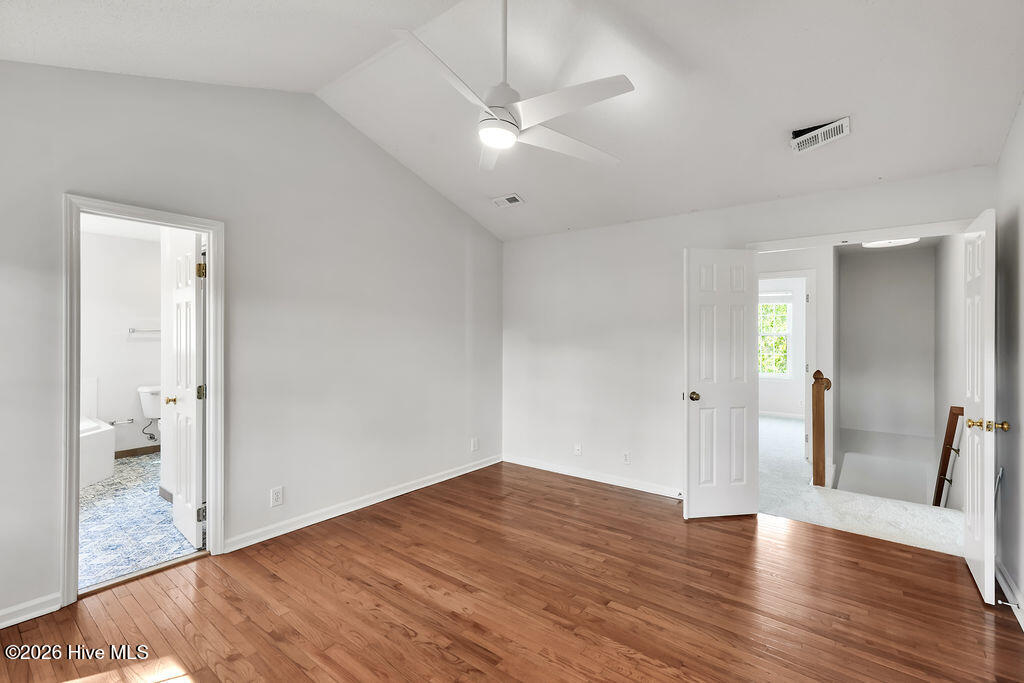 100567084 | Photo 14