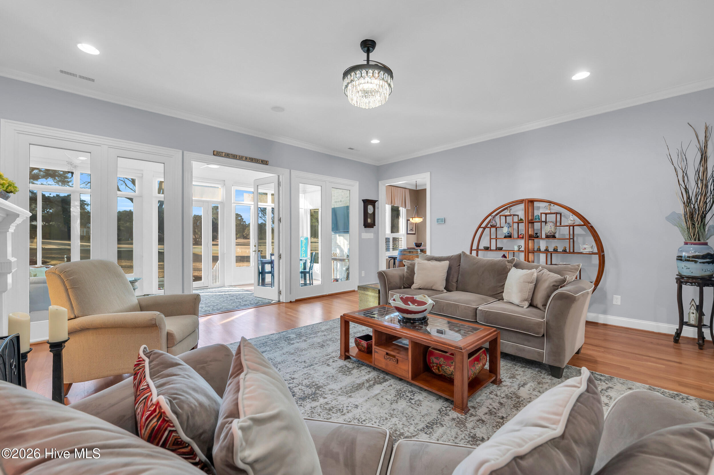 100547693 | Photo 10