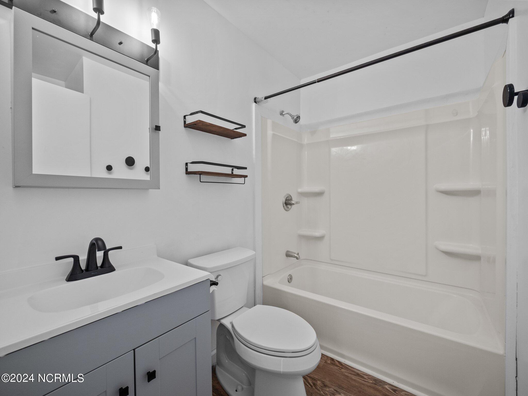 100566781 | Photo 12