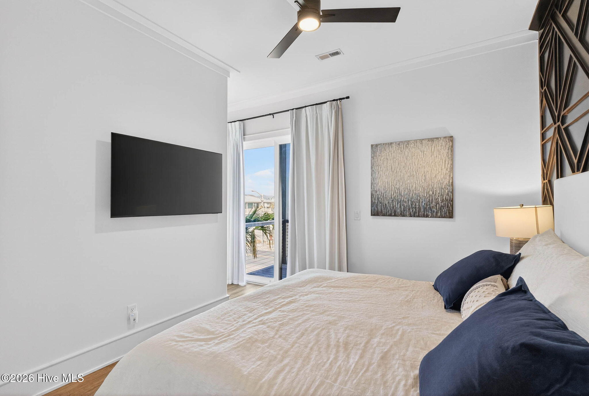 100565153 | Photo 43