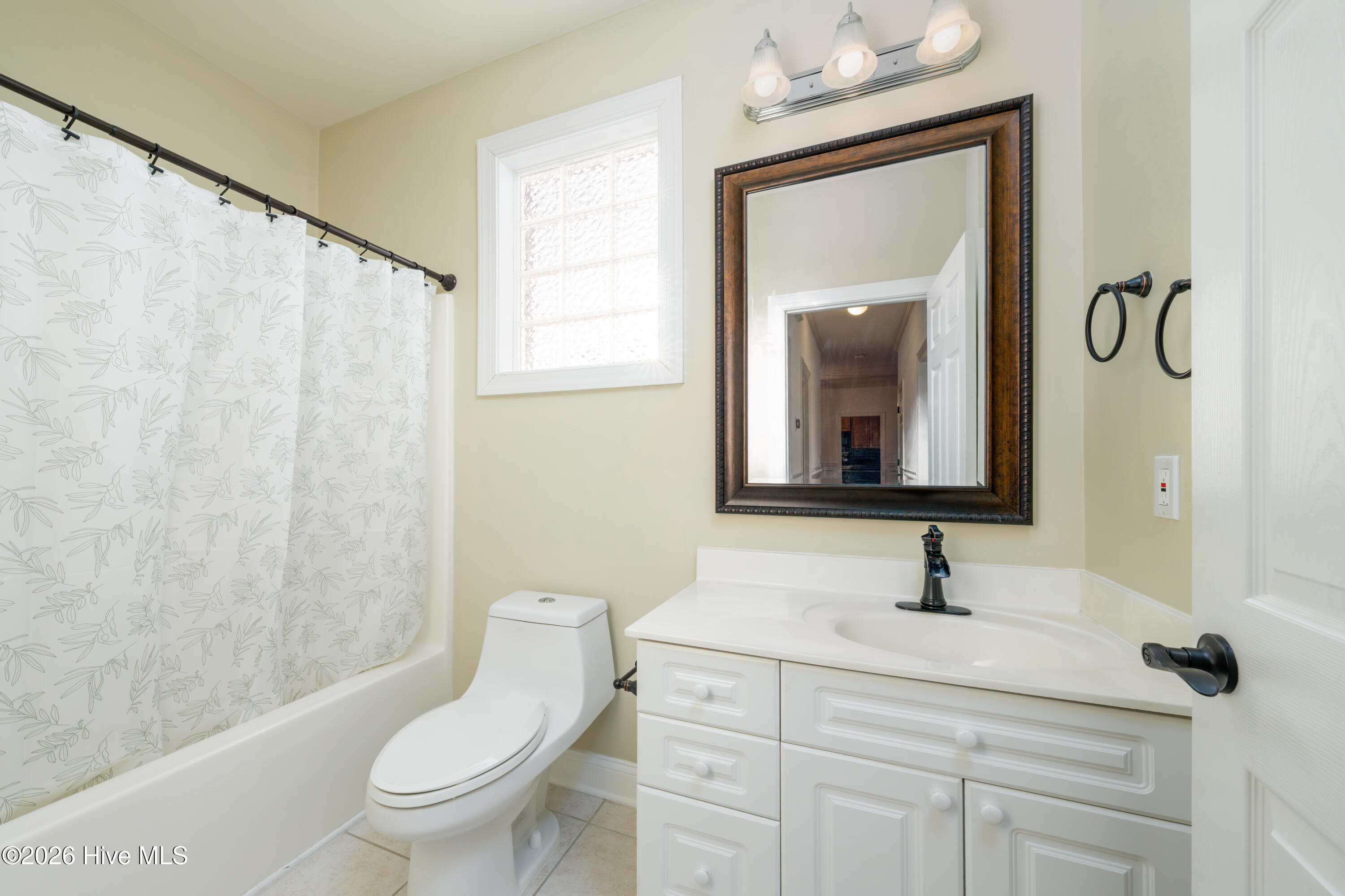 100548724 | Photo 35