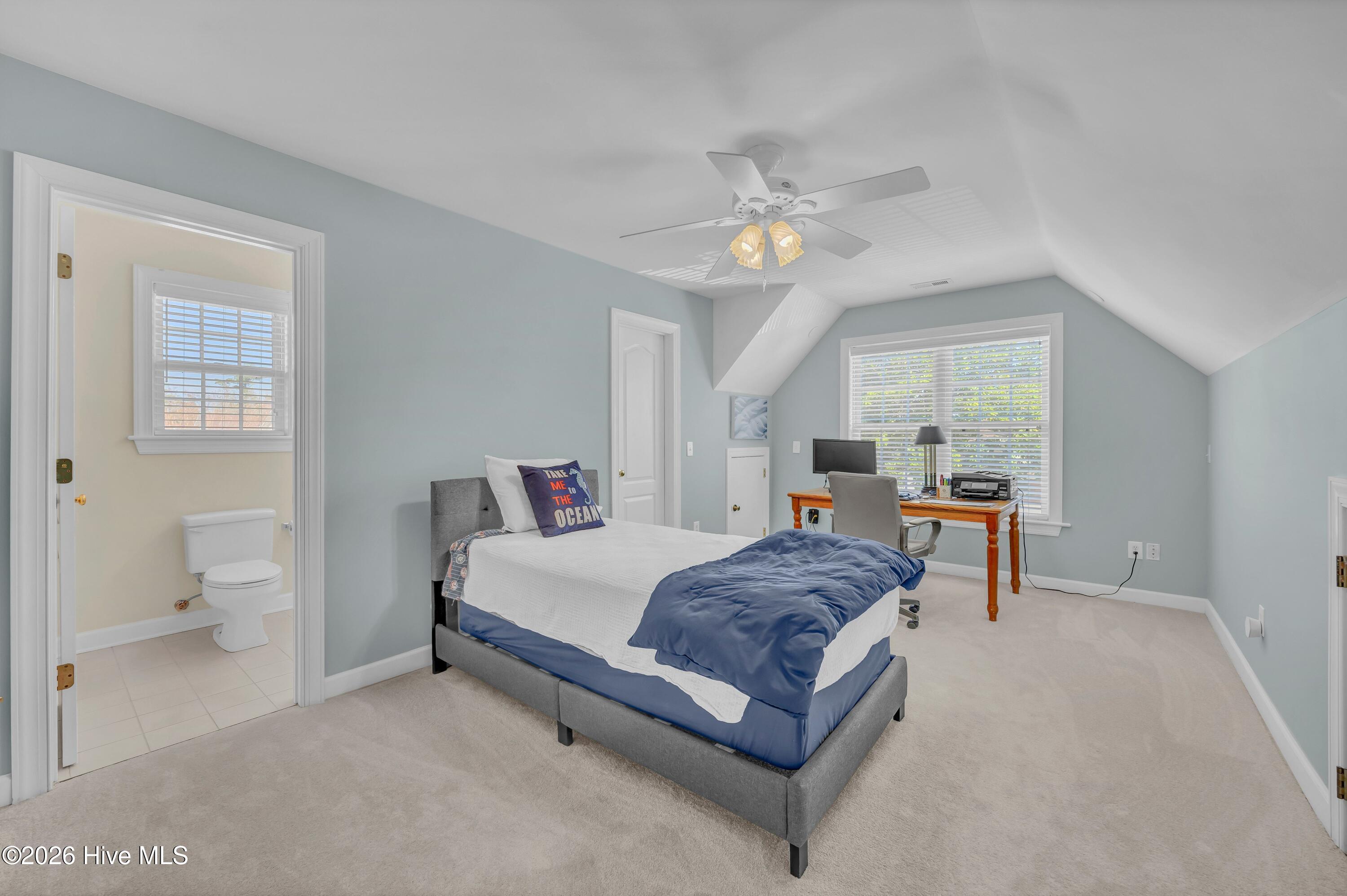 100561367 | Photo 22