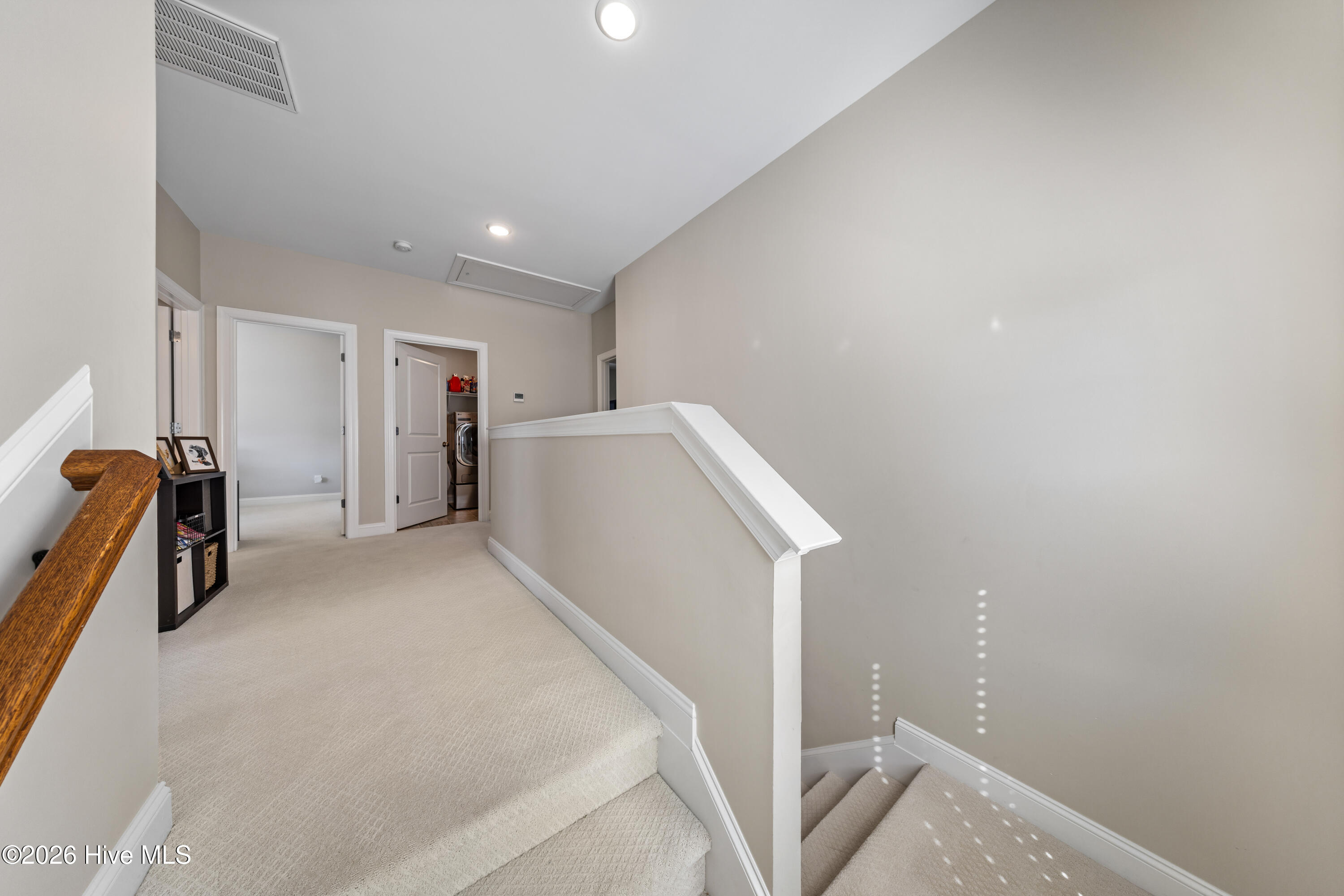 100561487 | Photo 24