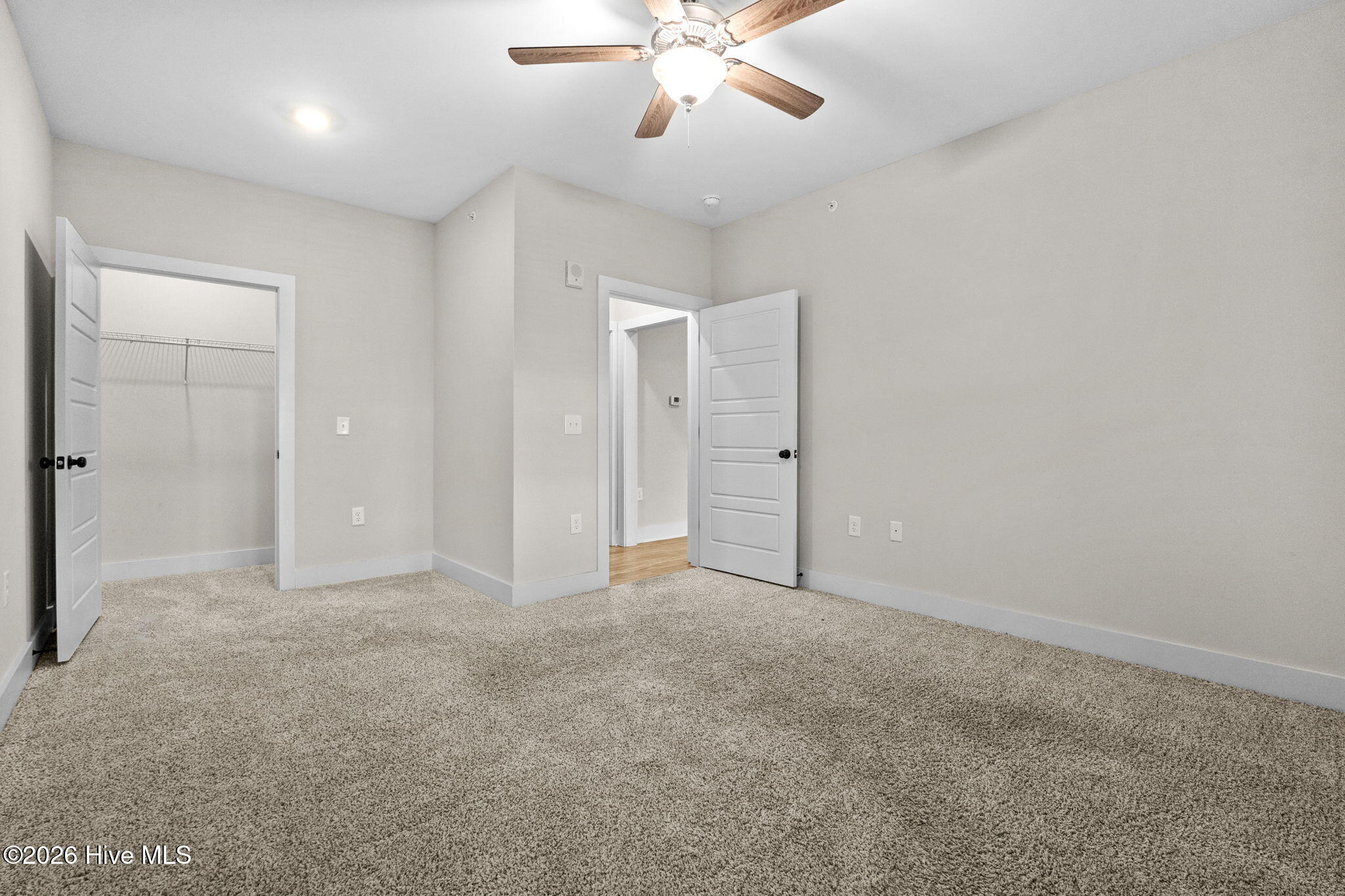 100566084 | Photo 38