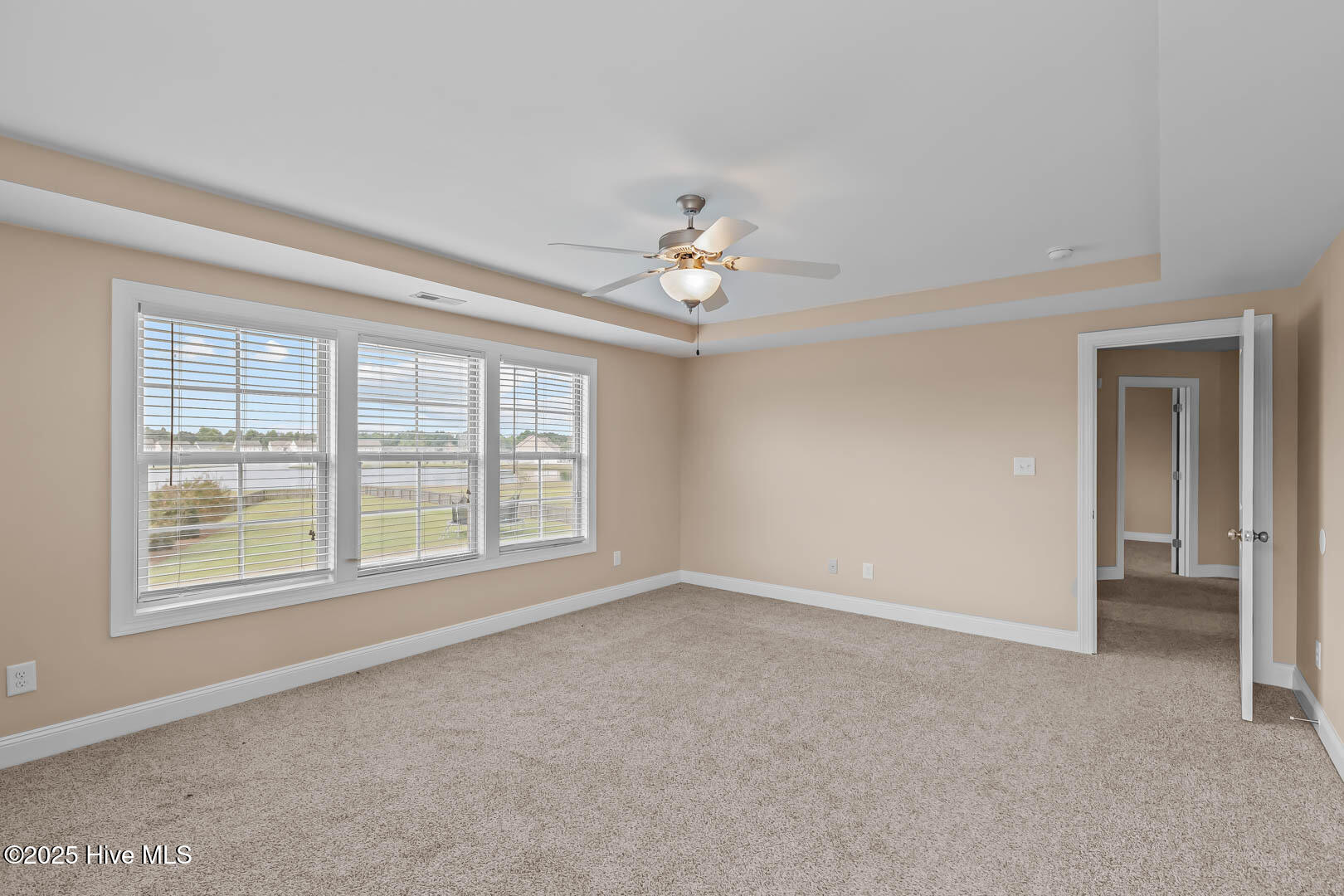 100532827 | Photo 44