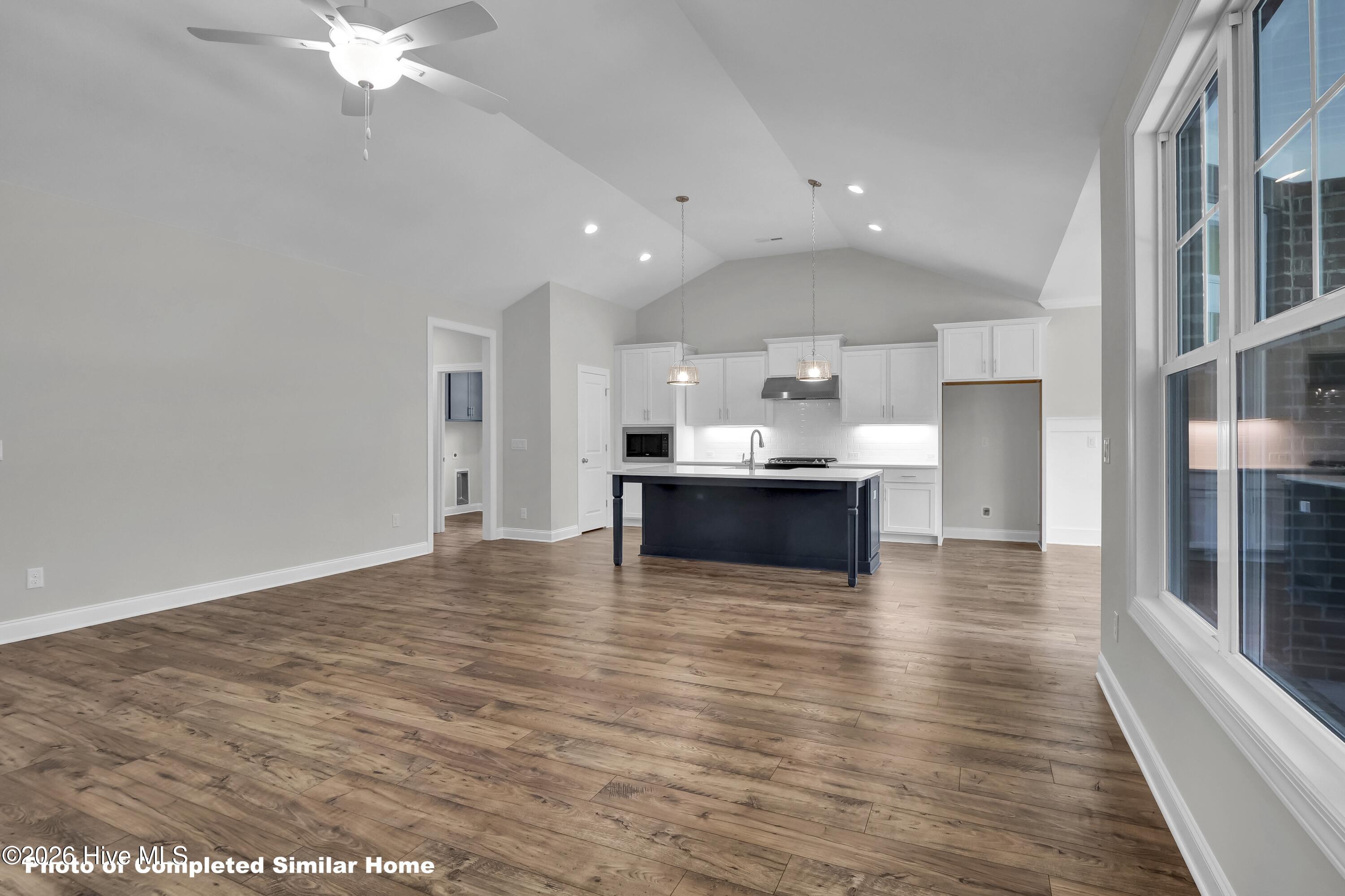 100547809 | Photo 12