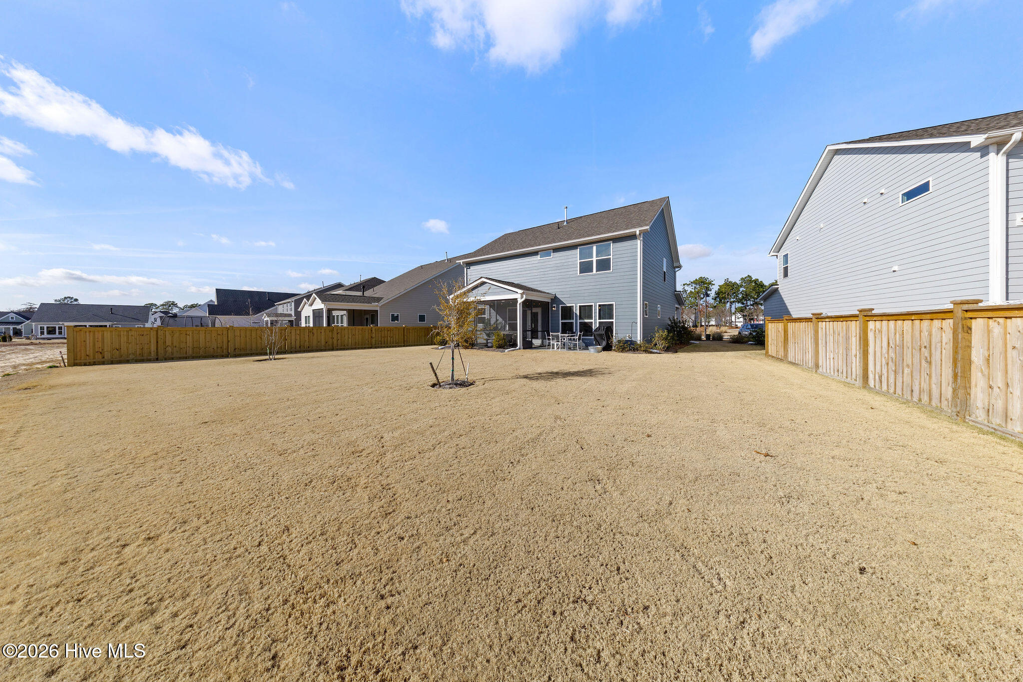 100548010 | Photo 33