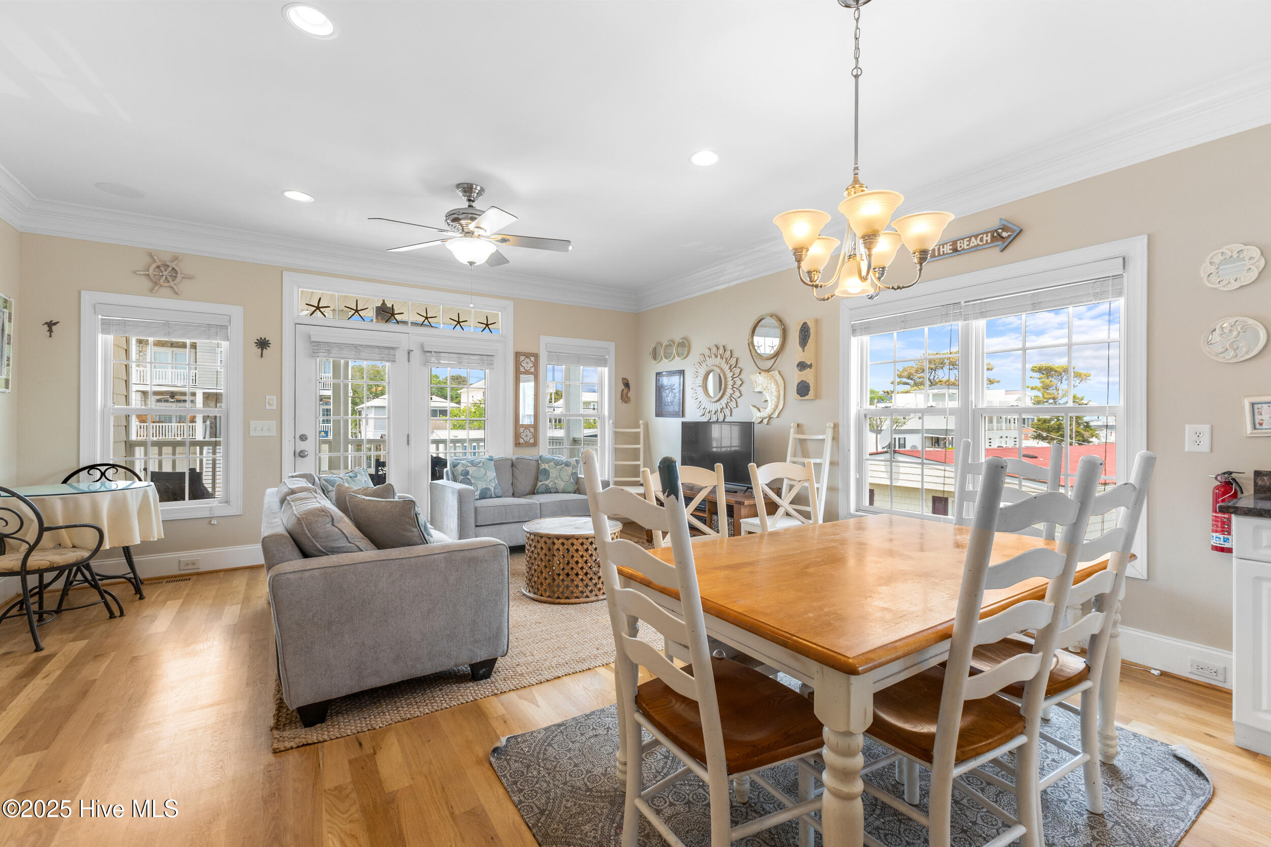 100506404 | Photo 11