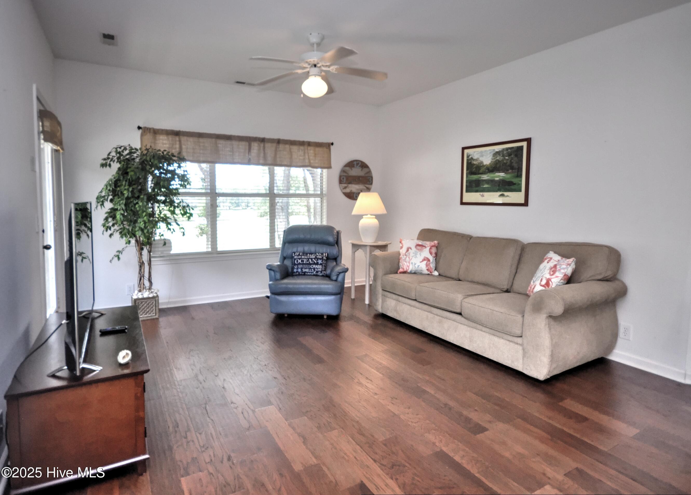 100526351 | Photo 15