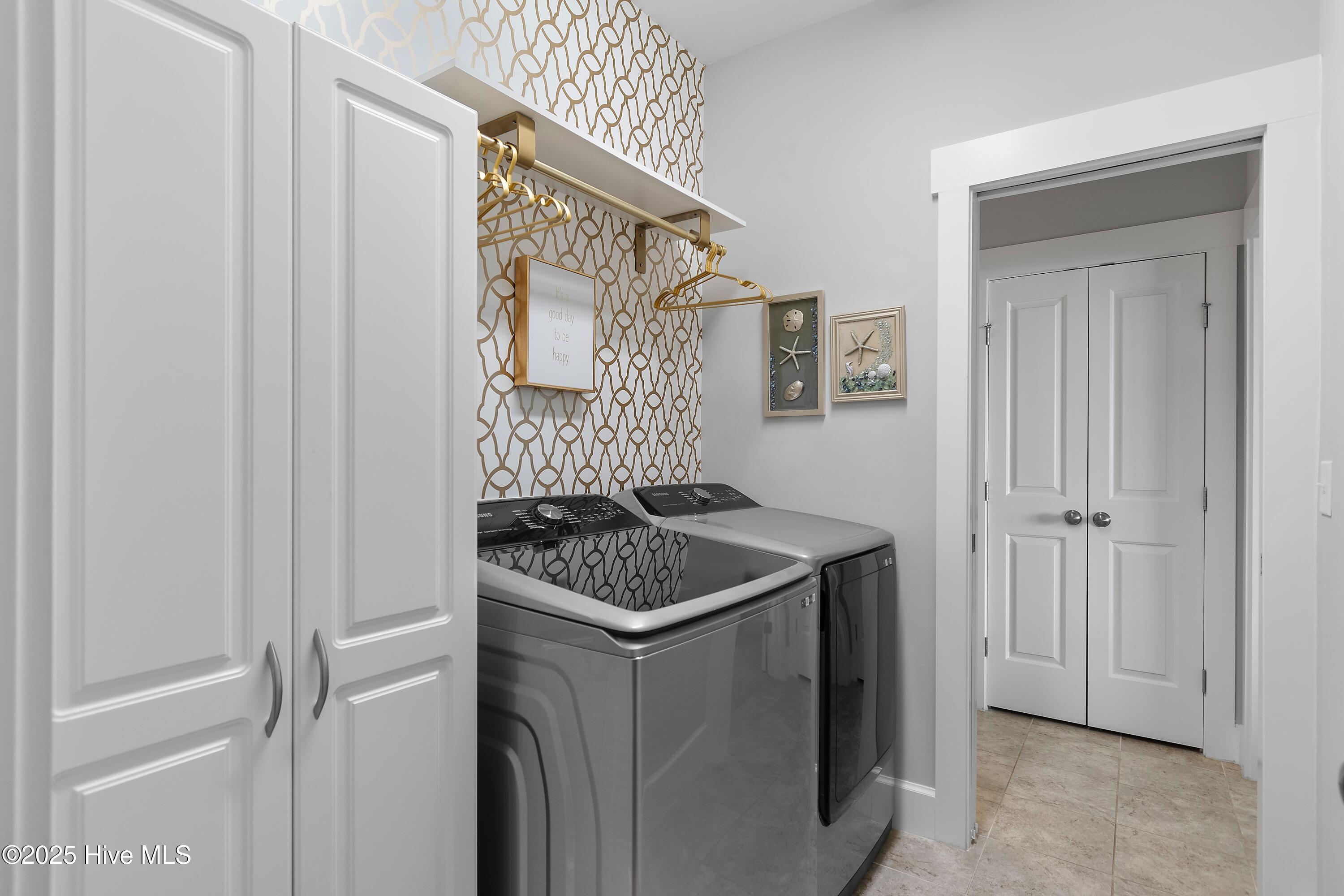 100537733 | Photo 43