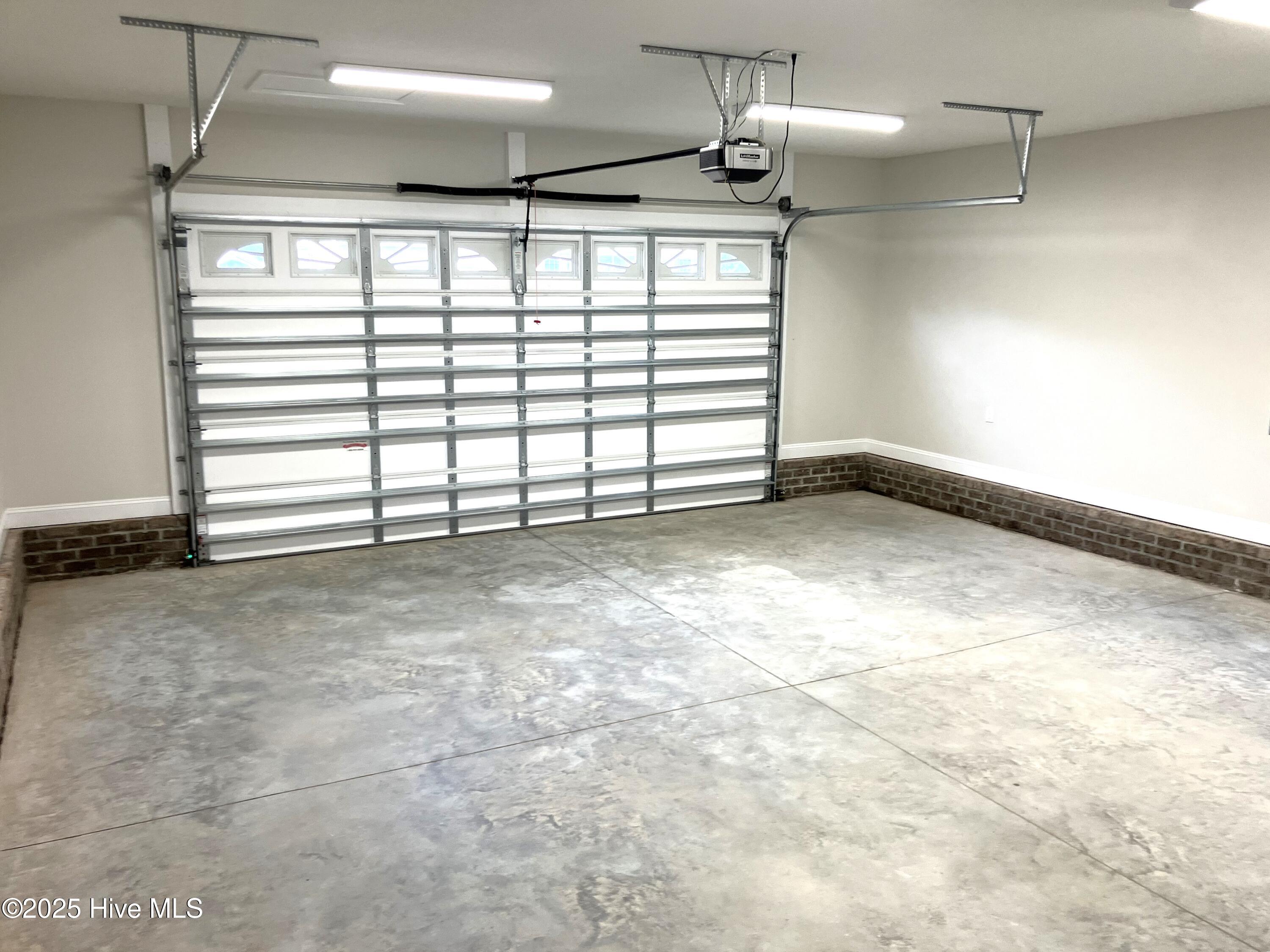 100514159 | Photo 48