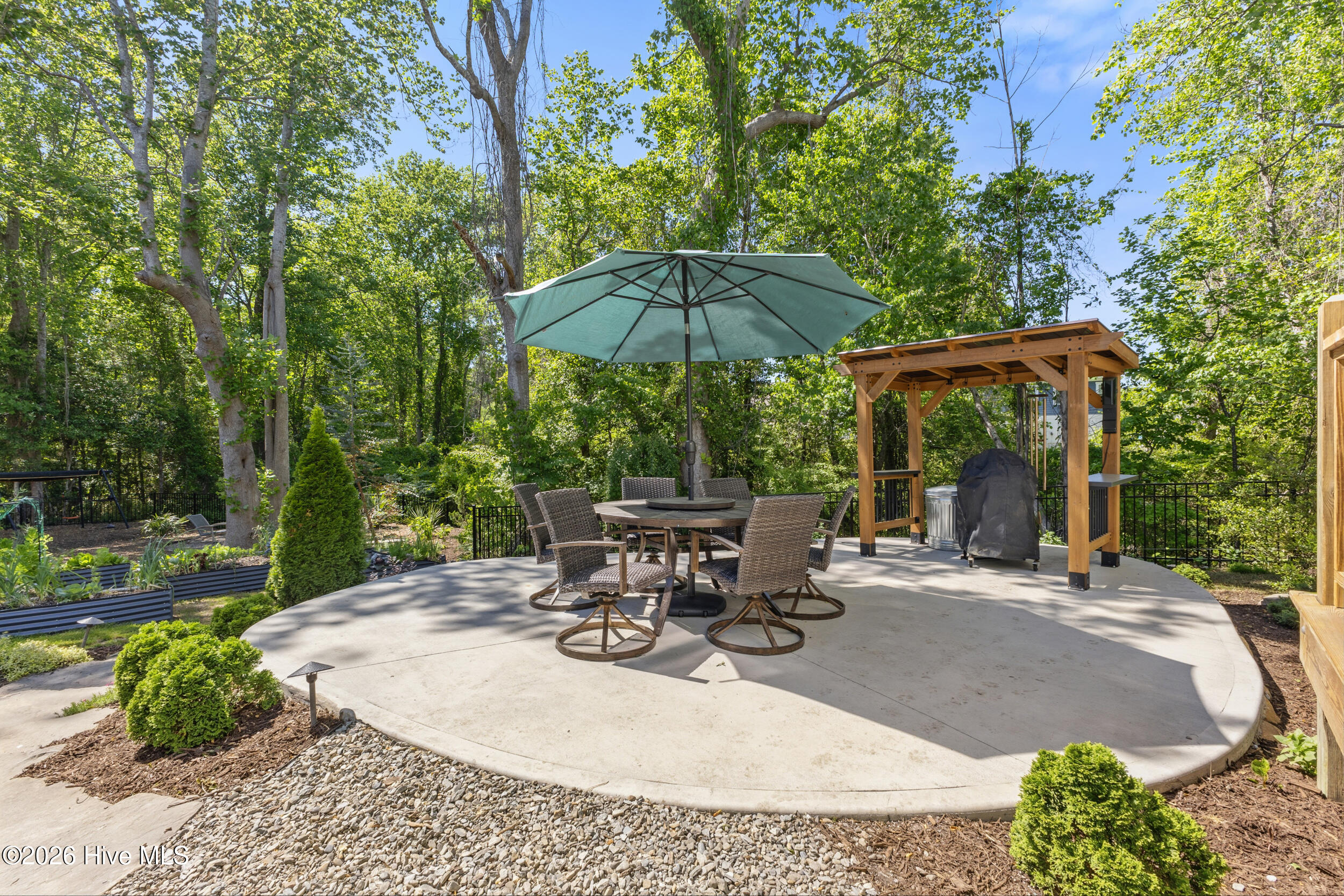 100570688 | Photo 56