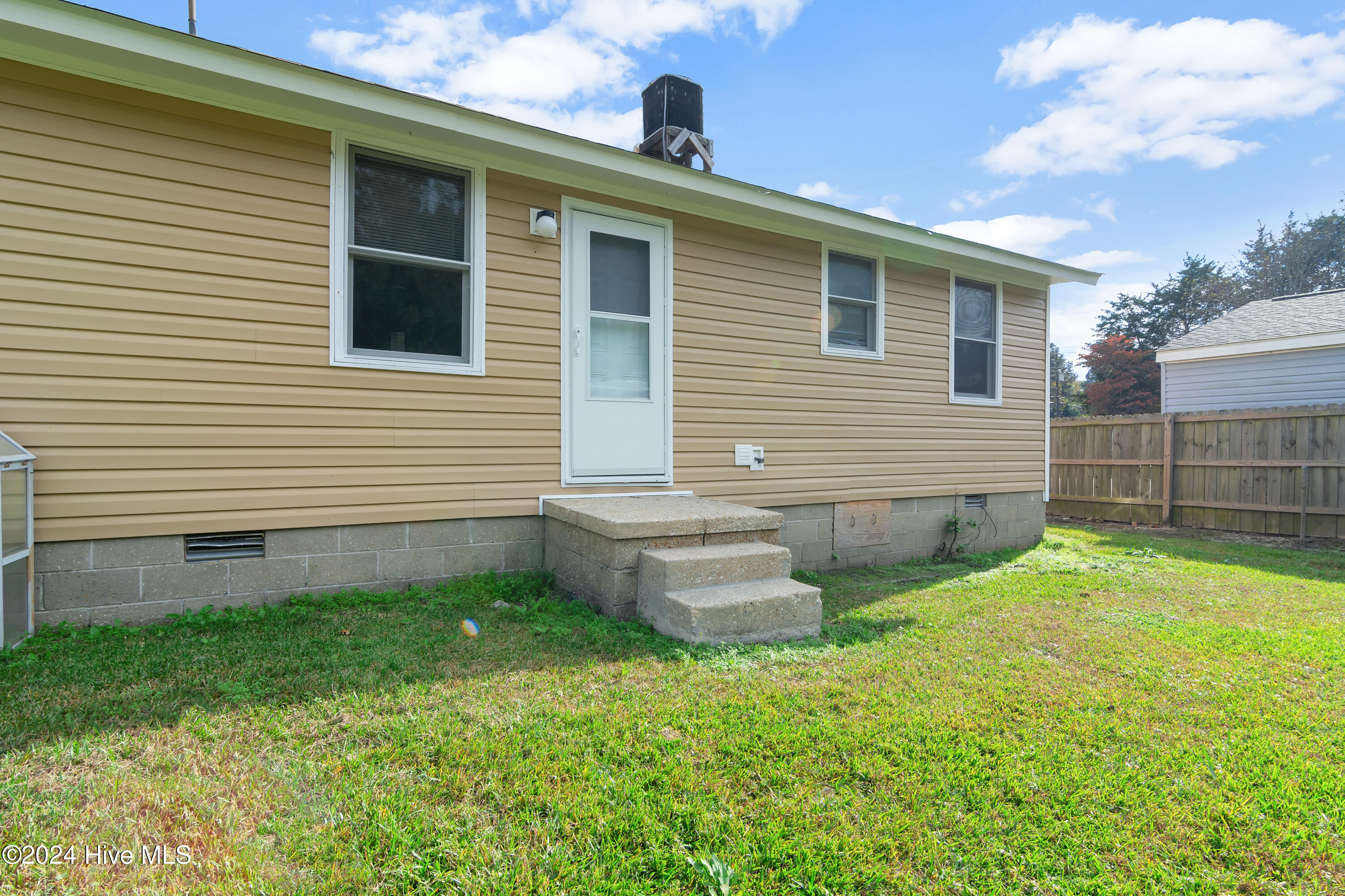 100563647 | Photo 14