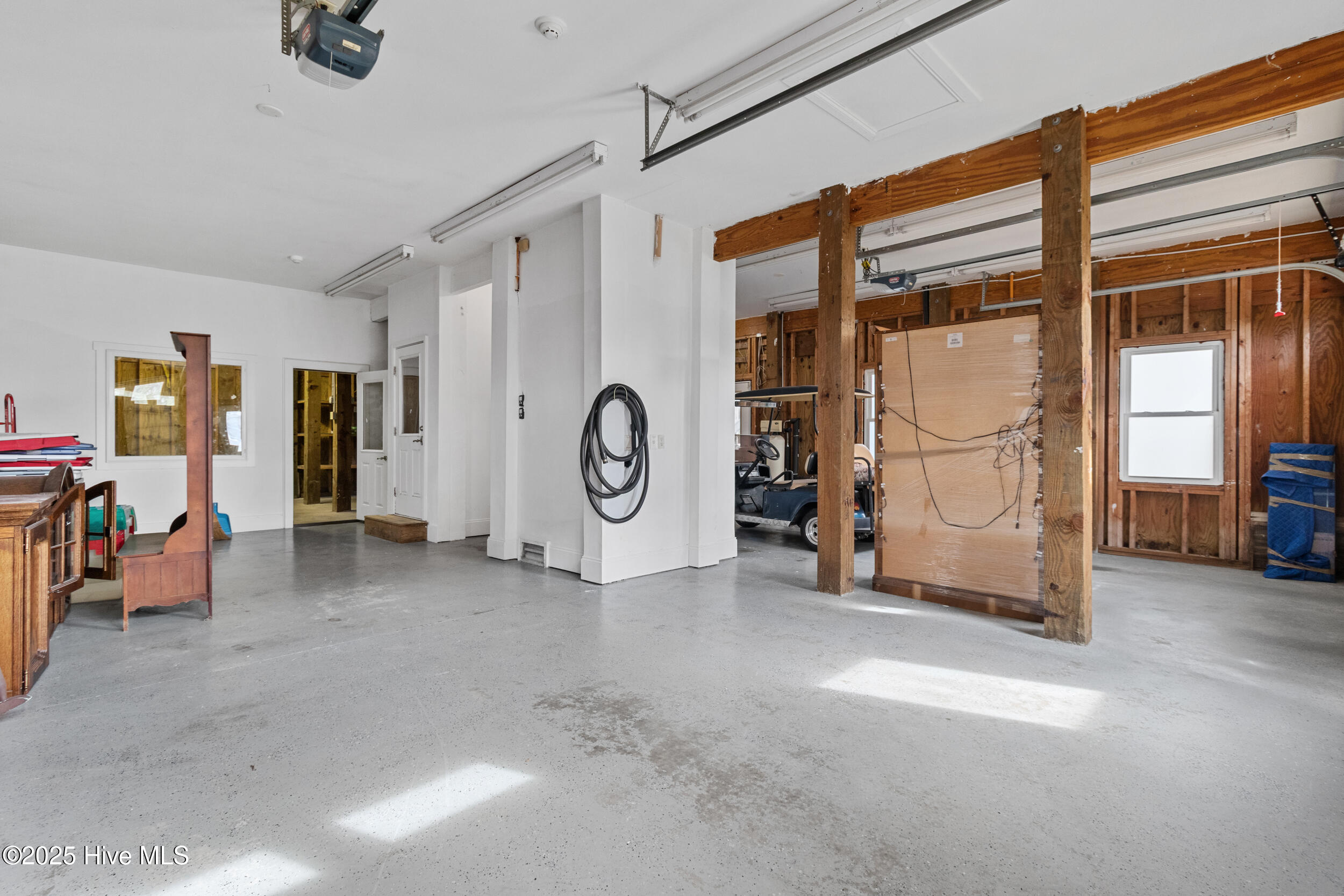 100538767 | Photo 43