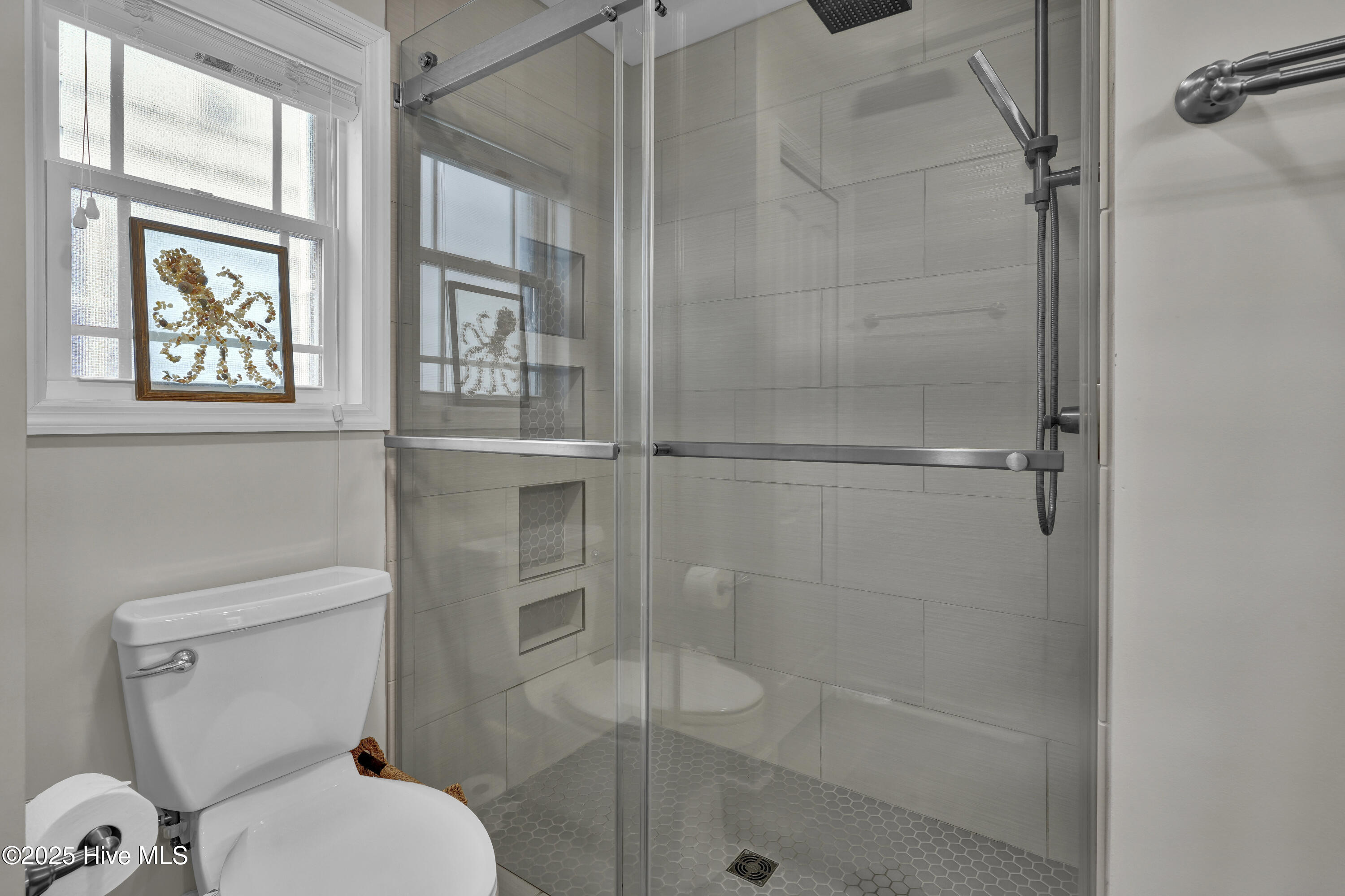 100532685 | Photo 11