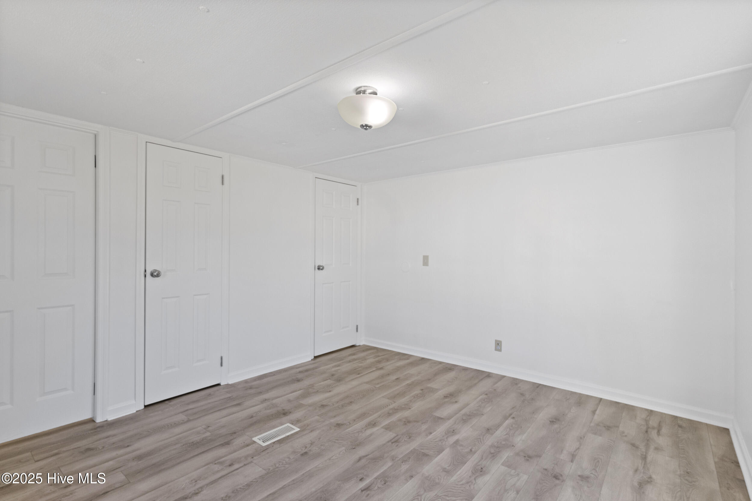 100545397 | Photo 23