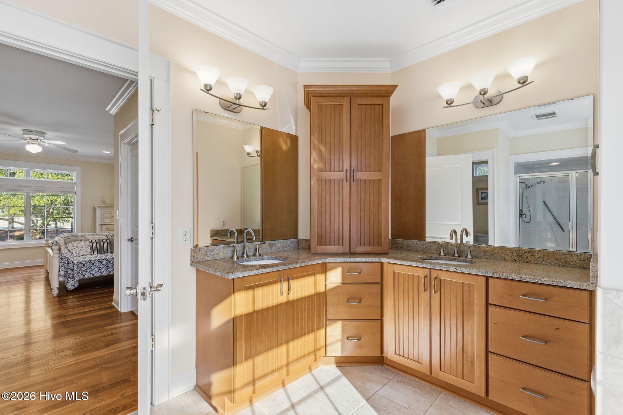 100553774 | Photo 39