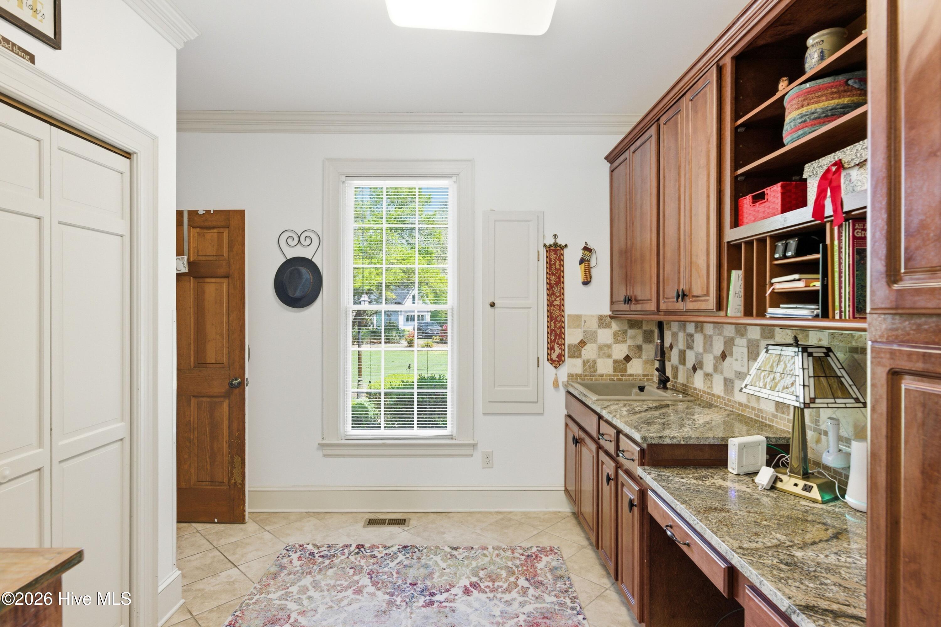 100566267 | Photo 41