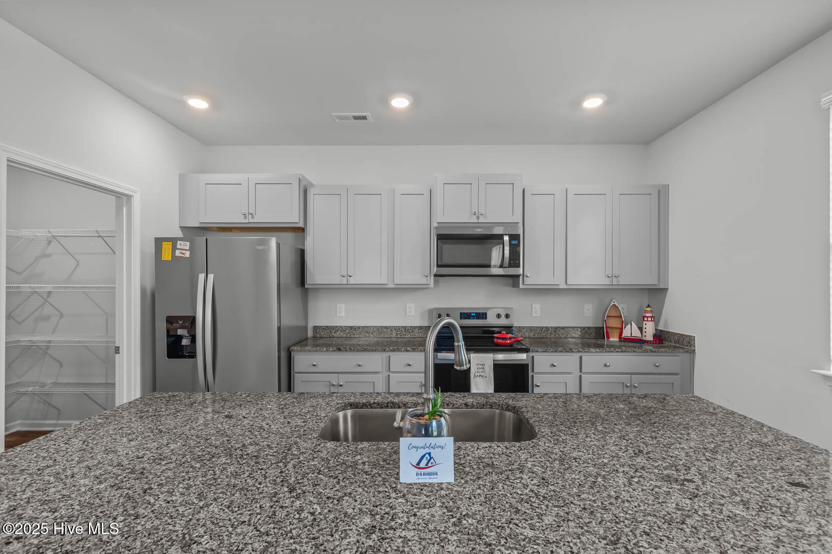 100538929 | Photo 16