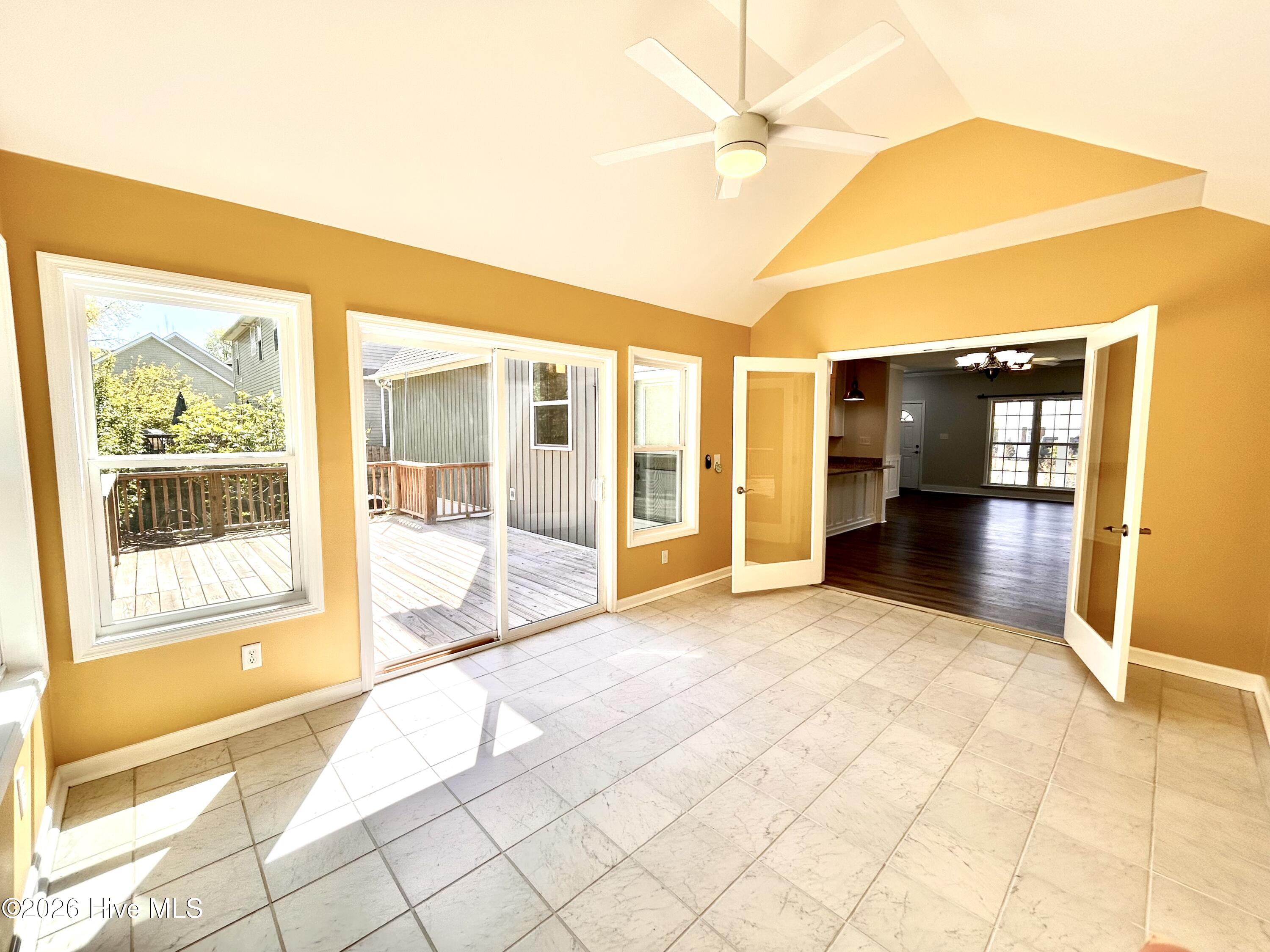 100564341 | Photo 43