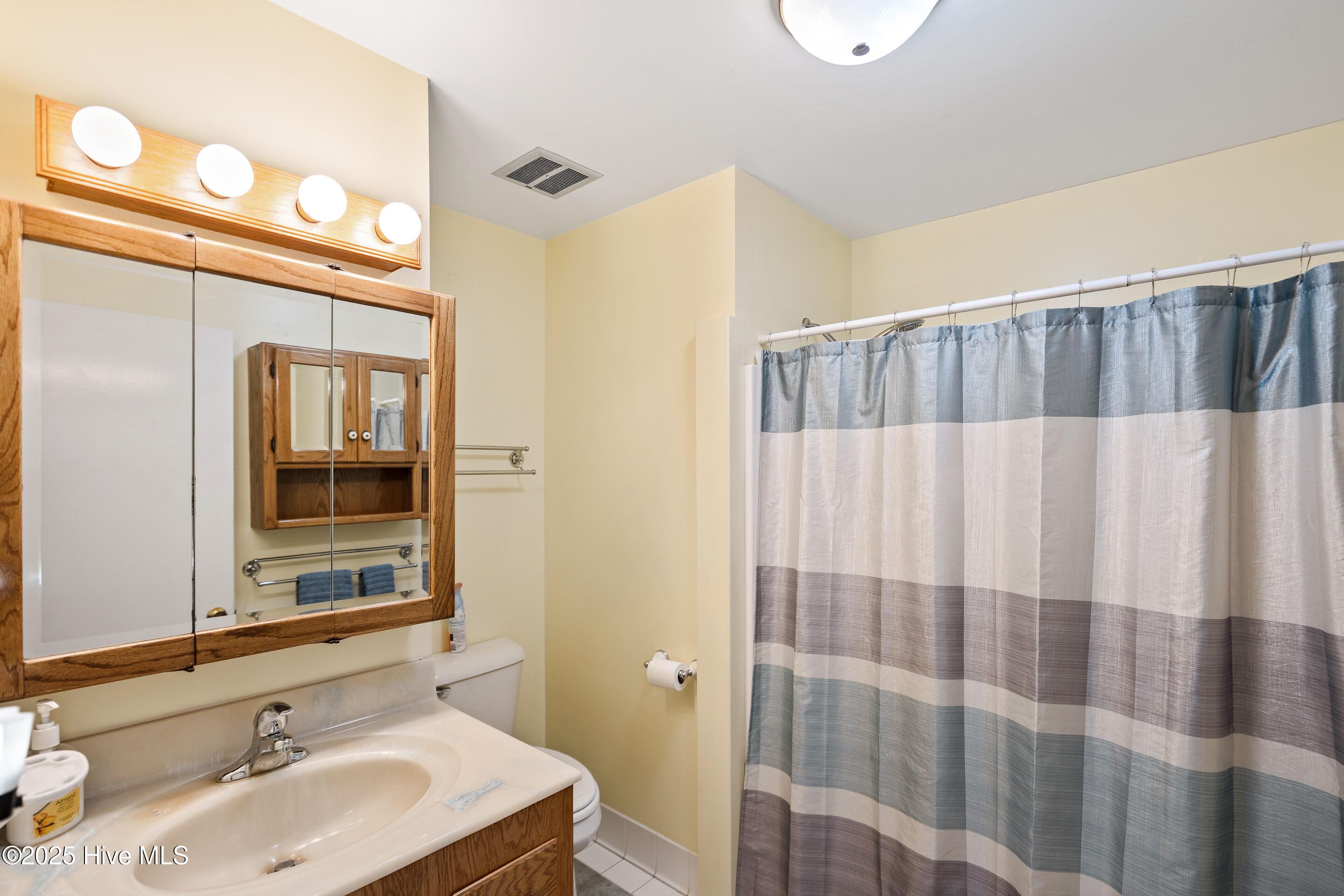 100536869 | Photo 25