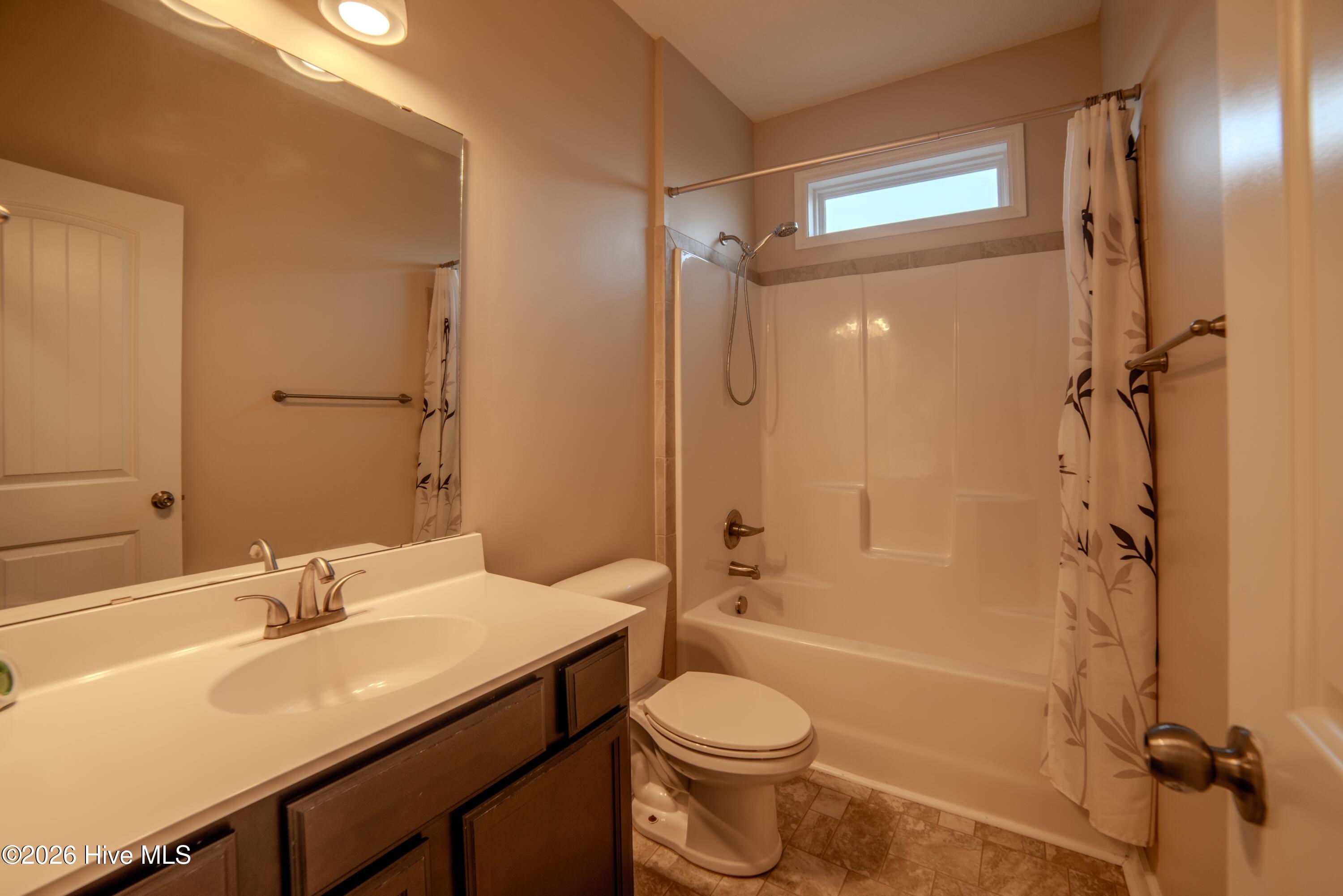 100568858 | Photo 16