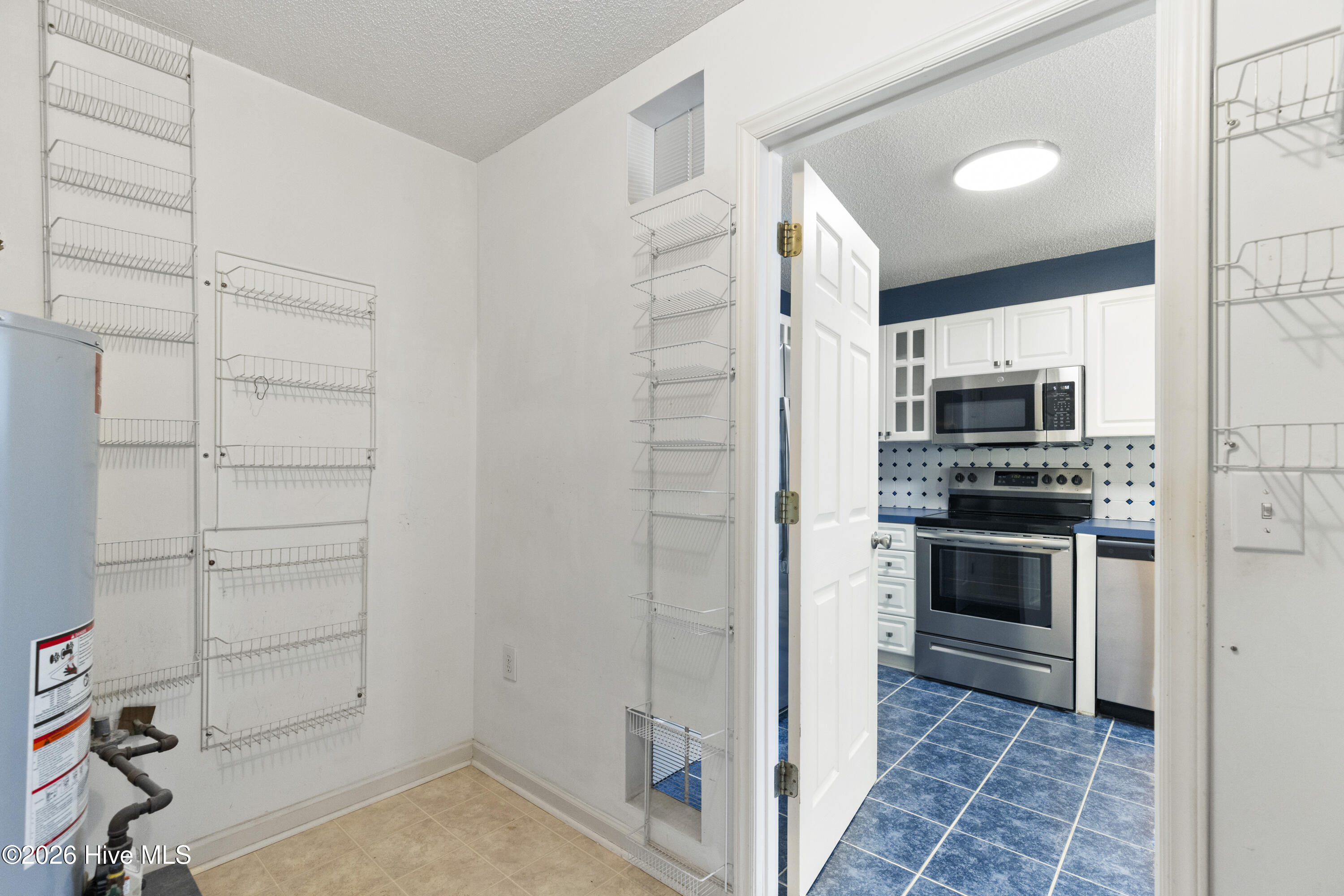 100548408 | Photo 15