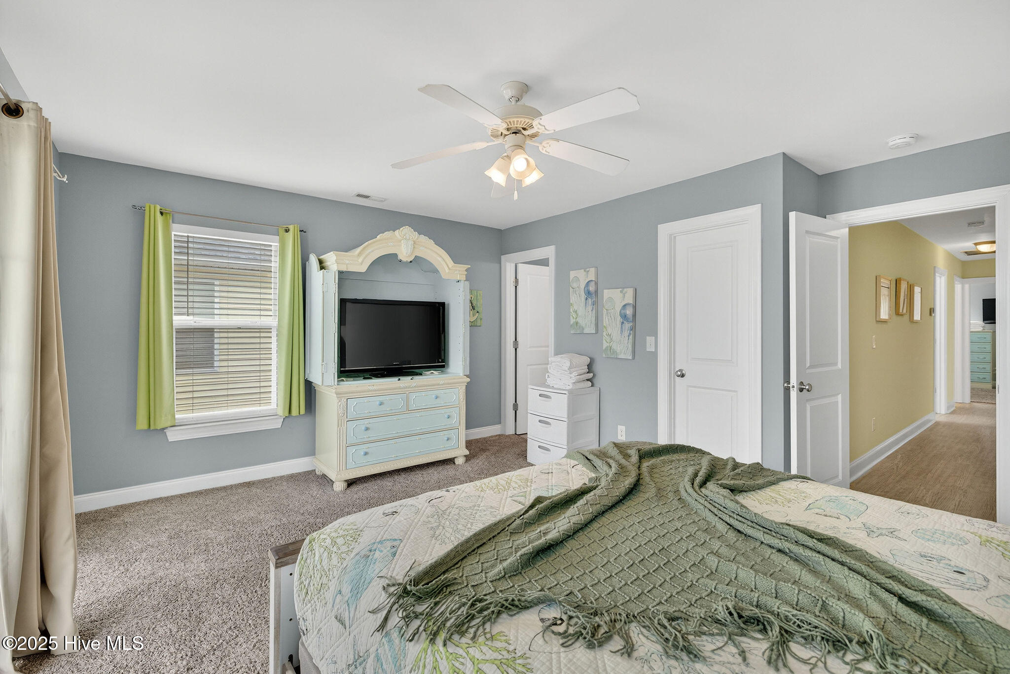 100536023 | Photo 29