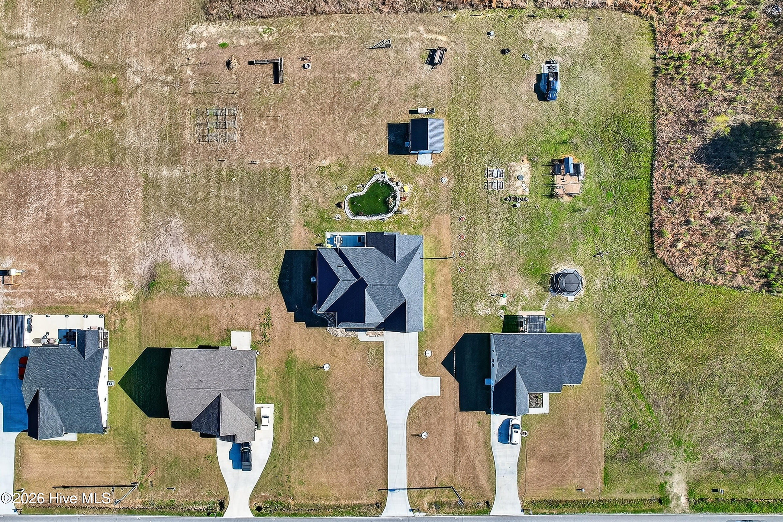 100561338 | Photo 44