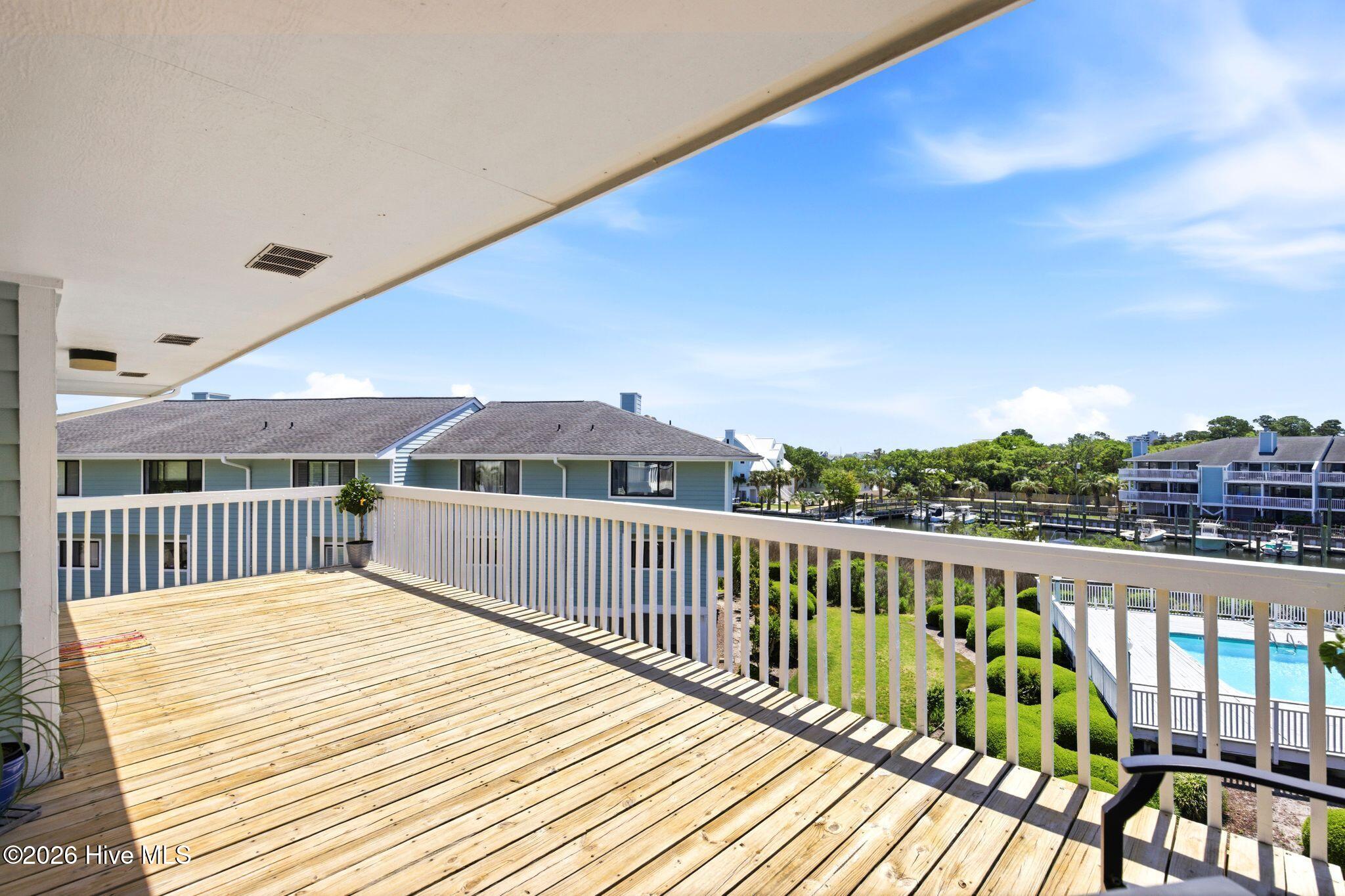 100568885 | Photo 37