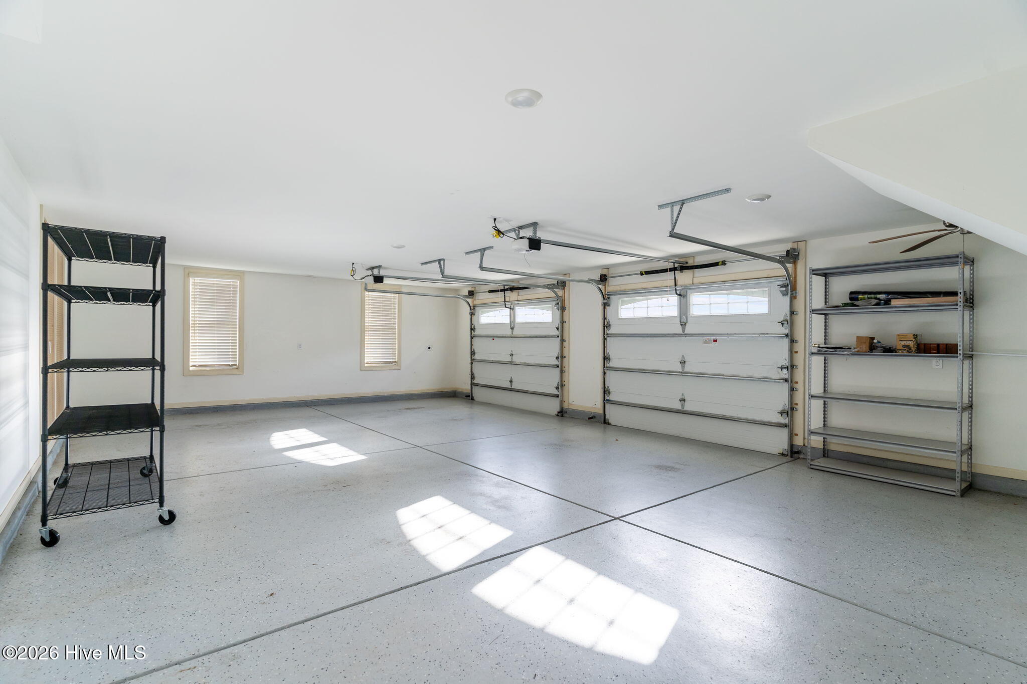 100566700 | Photo 44