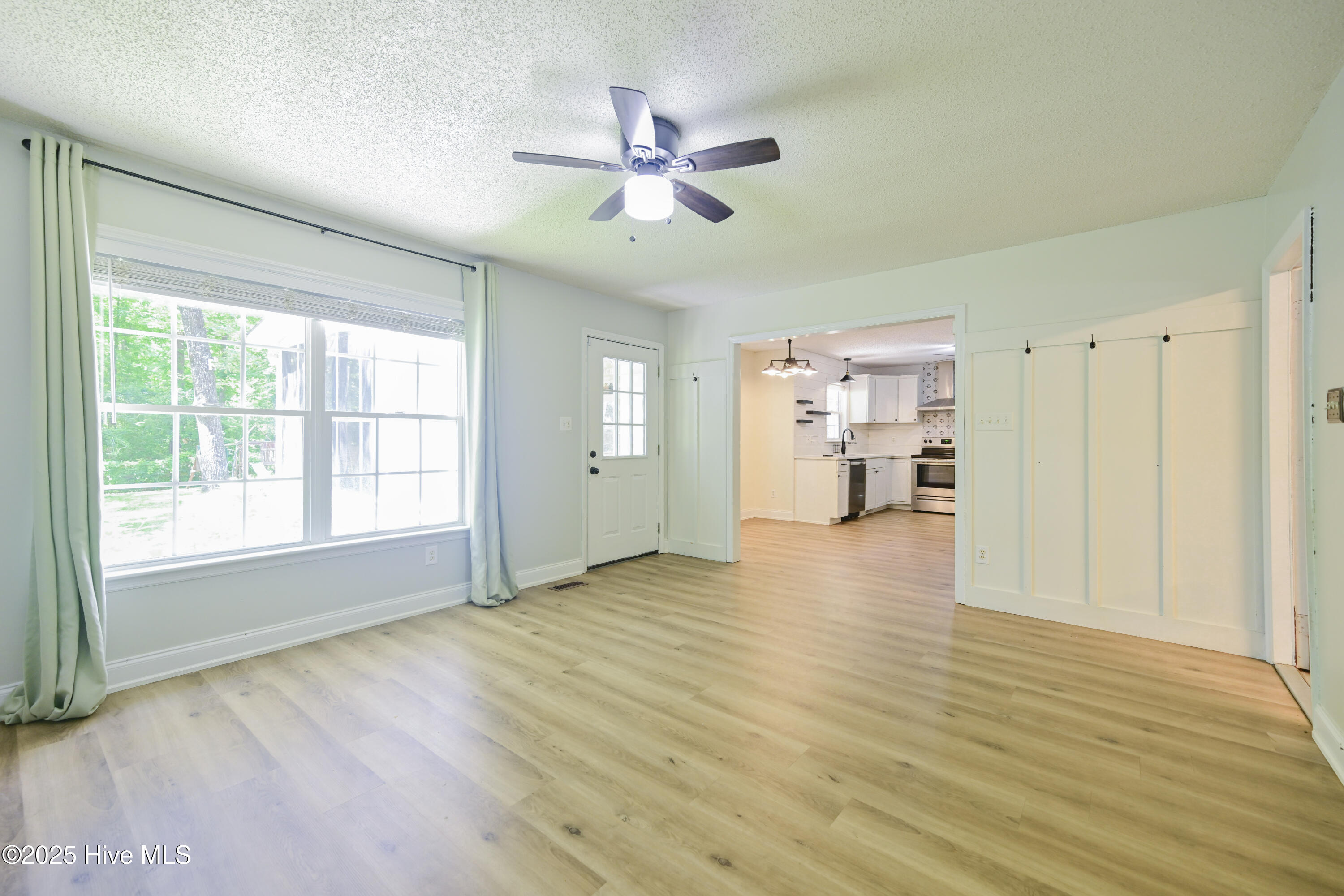 100523748 | Photo 11