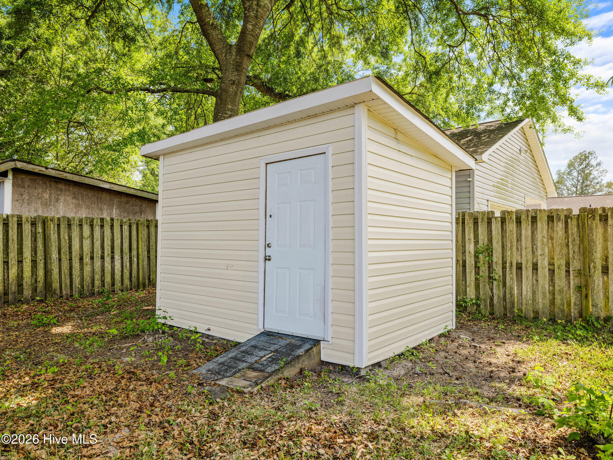 100569612 | Photo 32