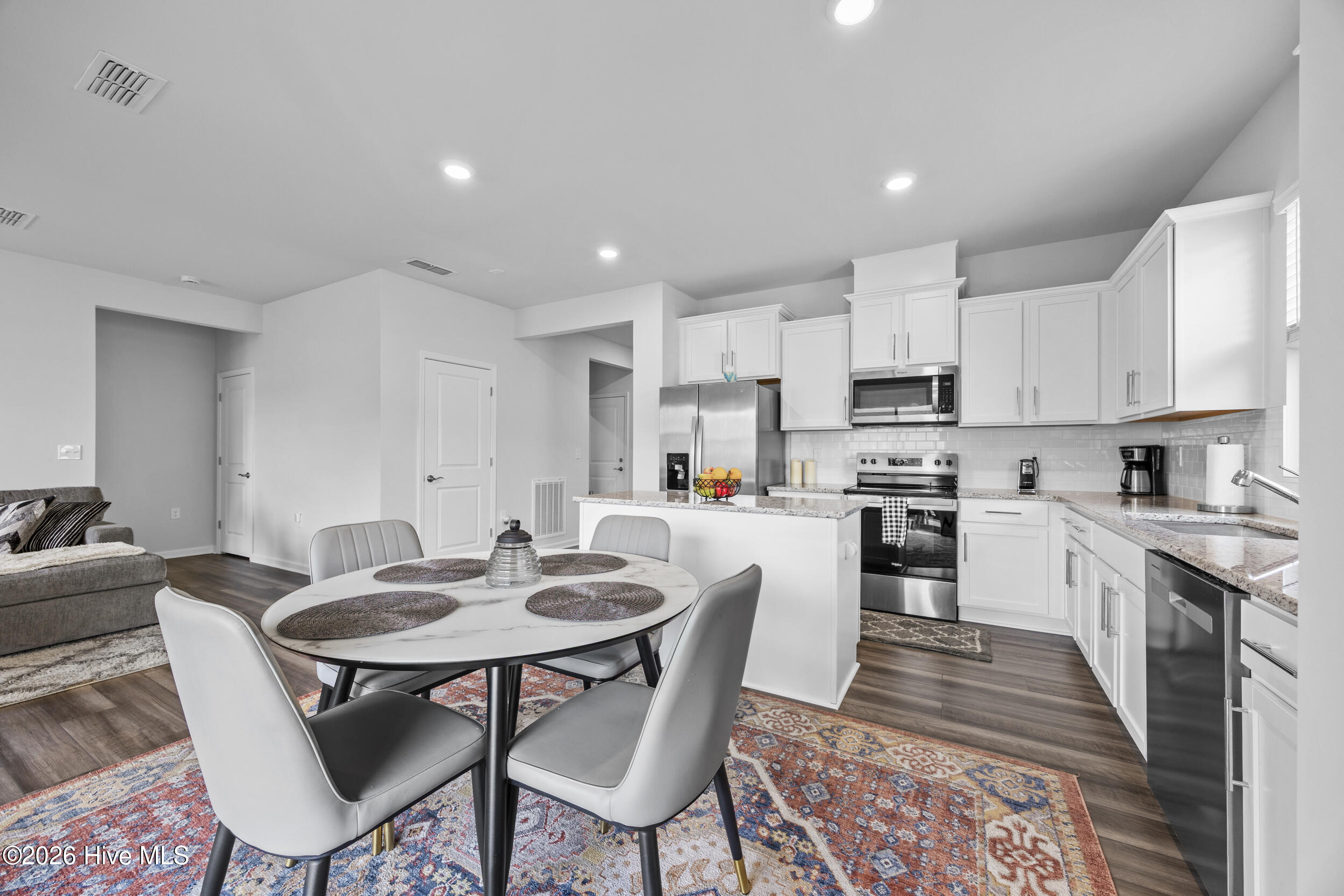 100566801 | Photo 10