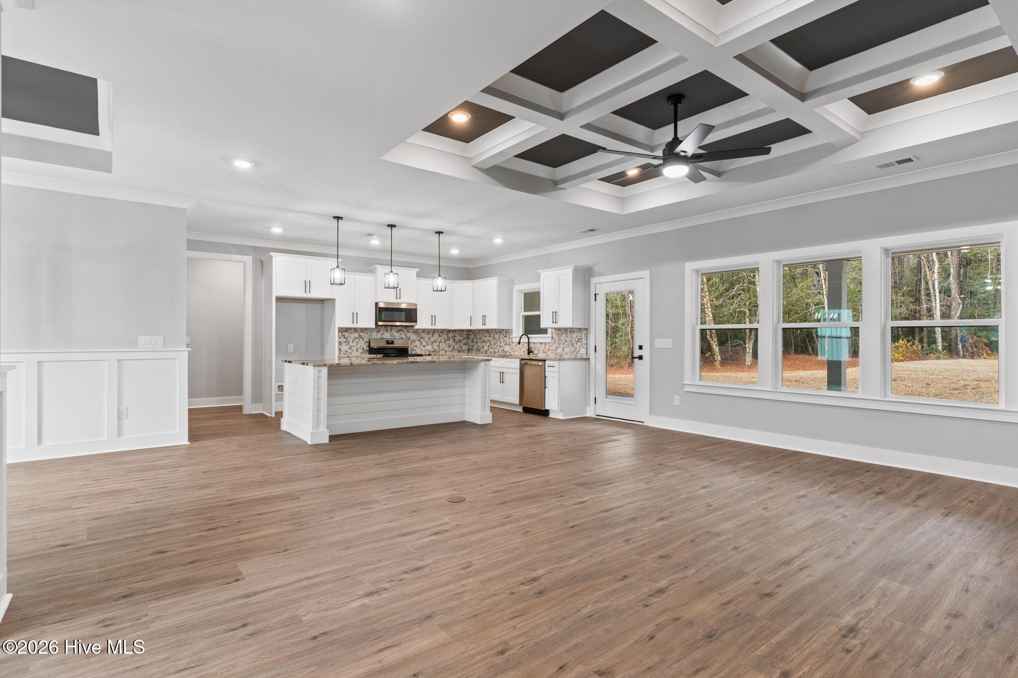 100557701 | Photo 40