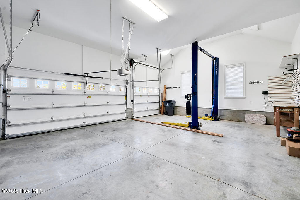 100540084 | Photo 45