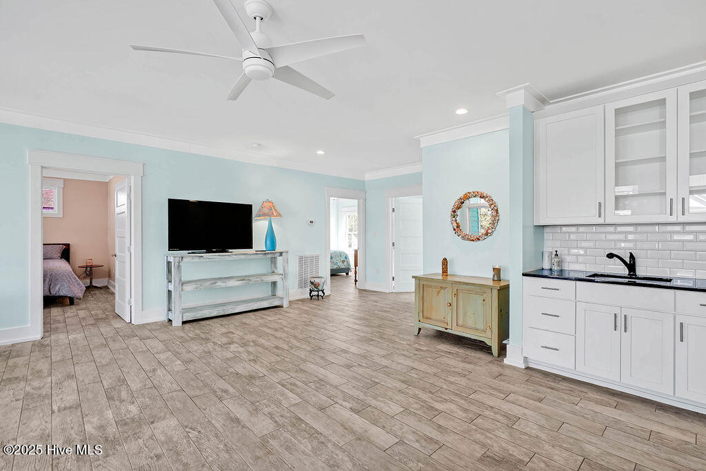 100516737 | Photo 38